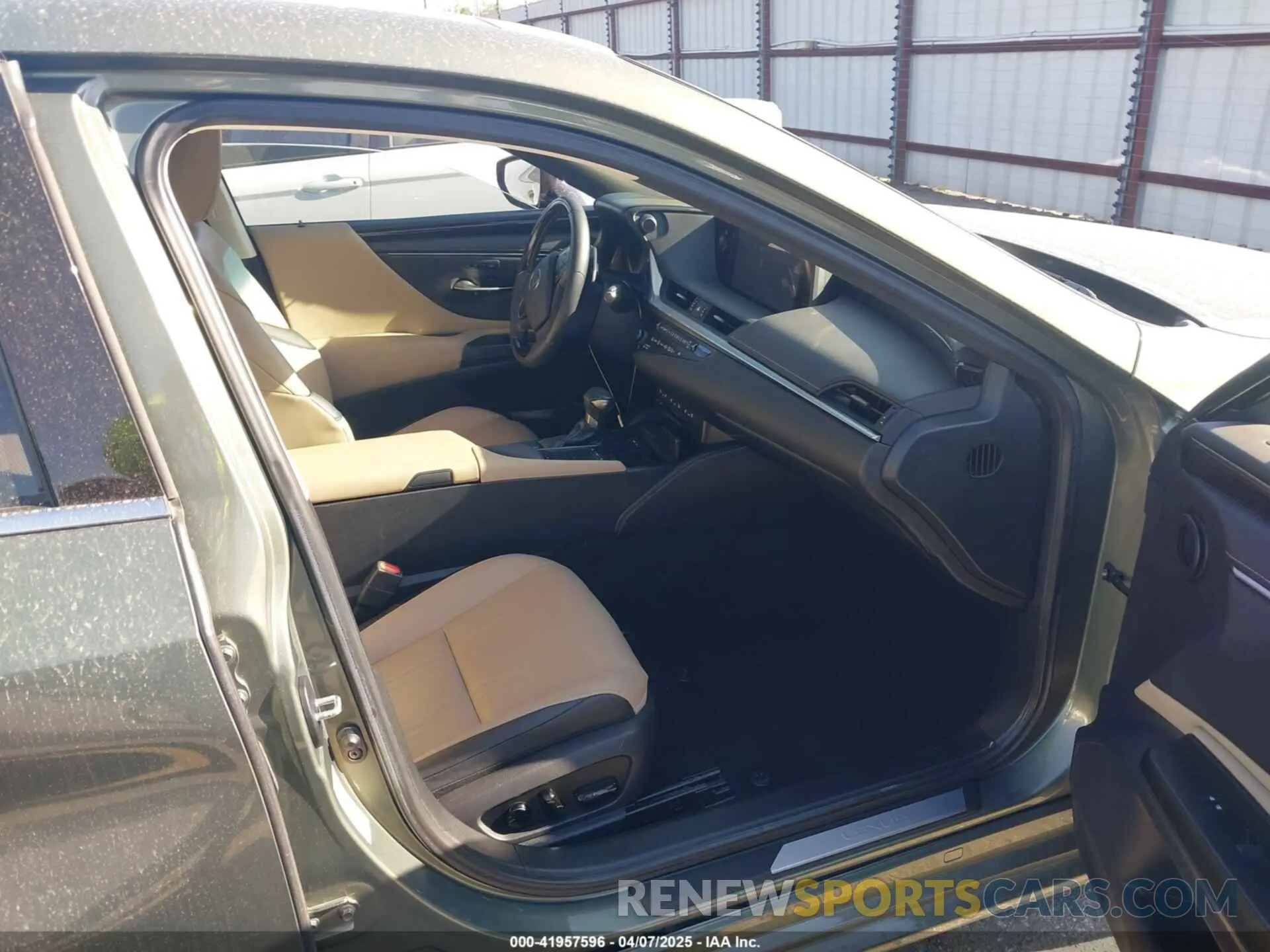 5 Photograph of a damaged car 58ABZ1B18KU016098 LEXUS ES 350 2019