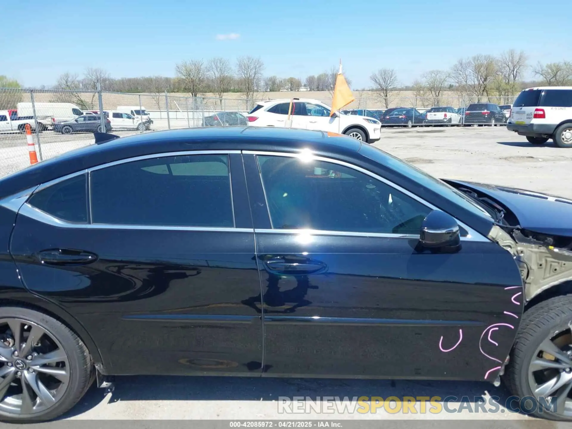 14 Photograph of a damaged car 58ABZ1B18KU027280 LEXUS ES 350 2019