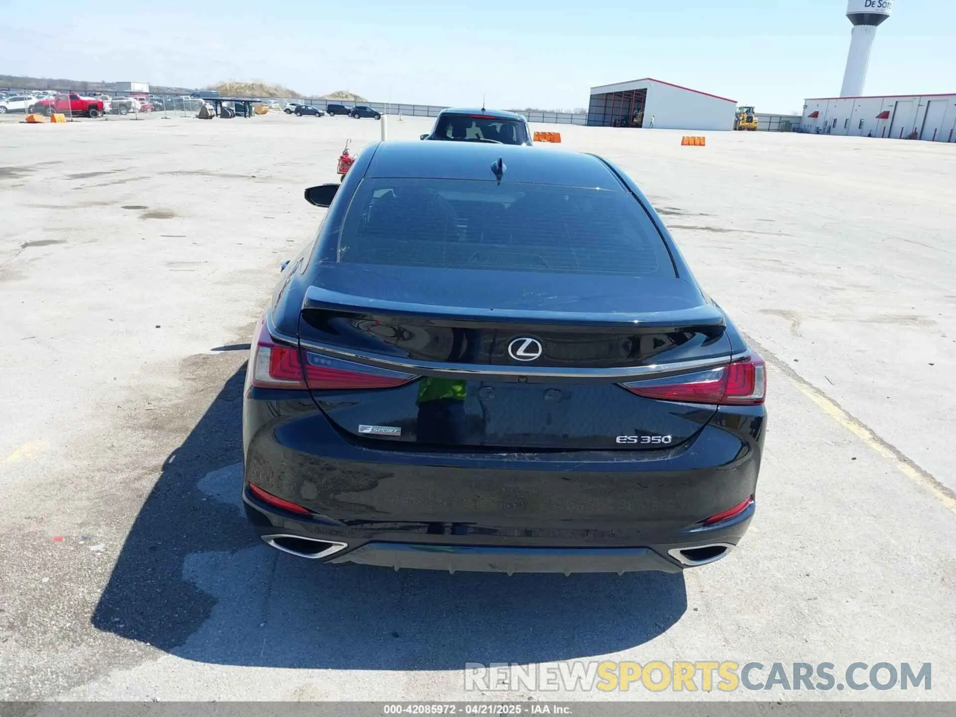 17 Photograph of a damaged car 58ABZ1B18KU027280 LEXUS ES 350 2019