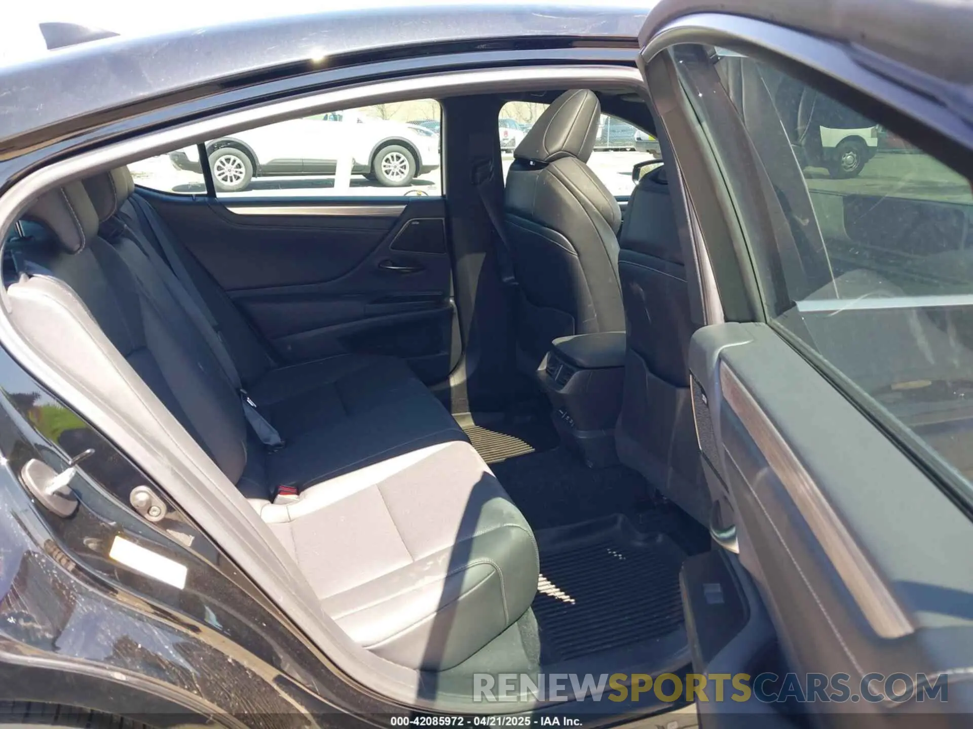 8 Photograph of a damaged car 58ABZ1B18KU027280 LEXUS ES 350 2019