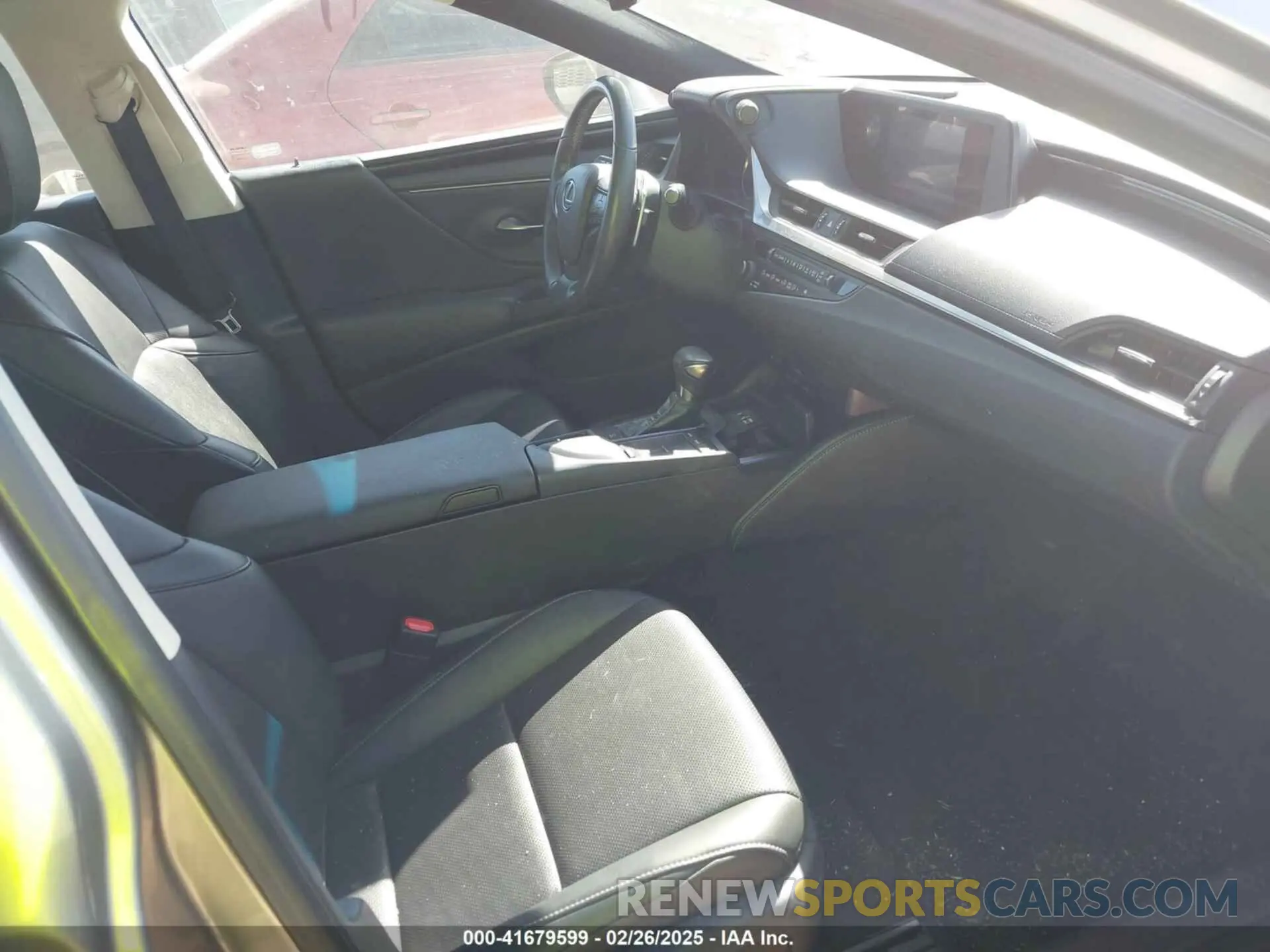 5 Photograph of a damaged car 58ABZ1B18KU030809 LEXUS ES 350 2019
