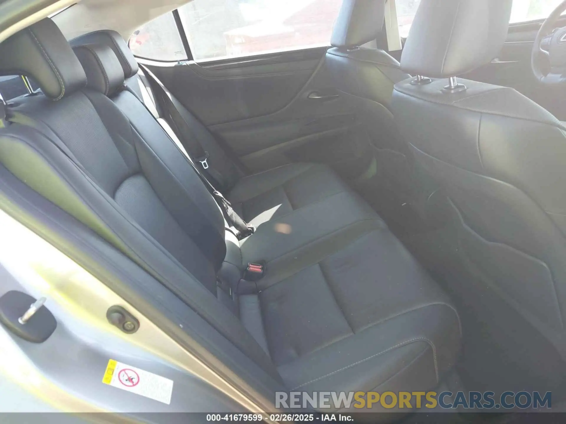 8 Photograph of a damaged car 58ABZ1B18KU030809 LEXUS ES 350 2019