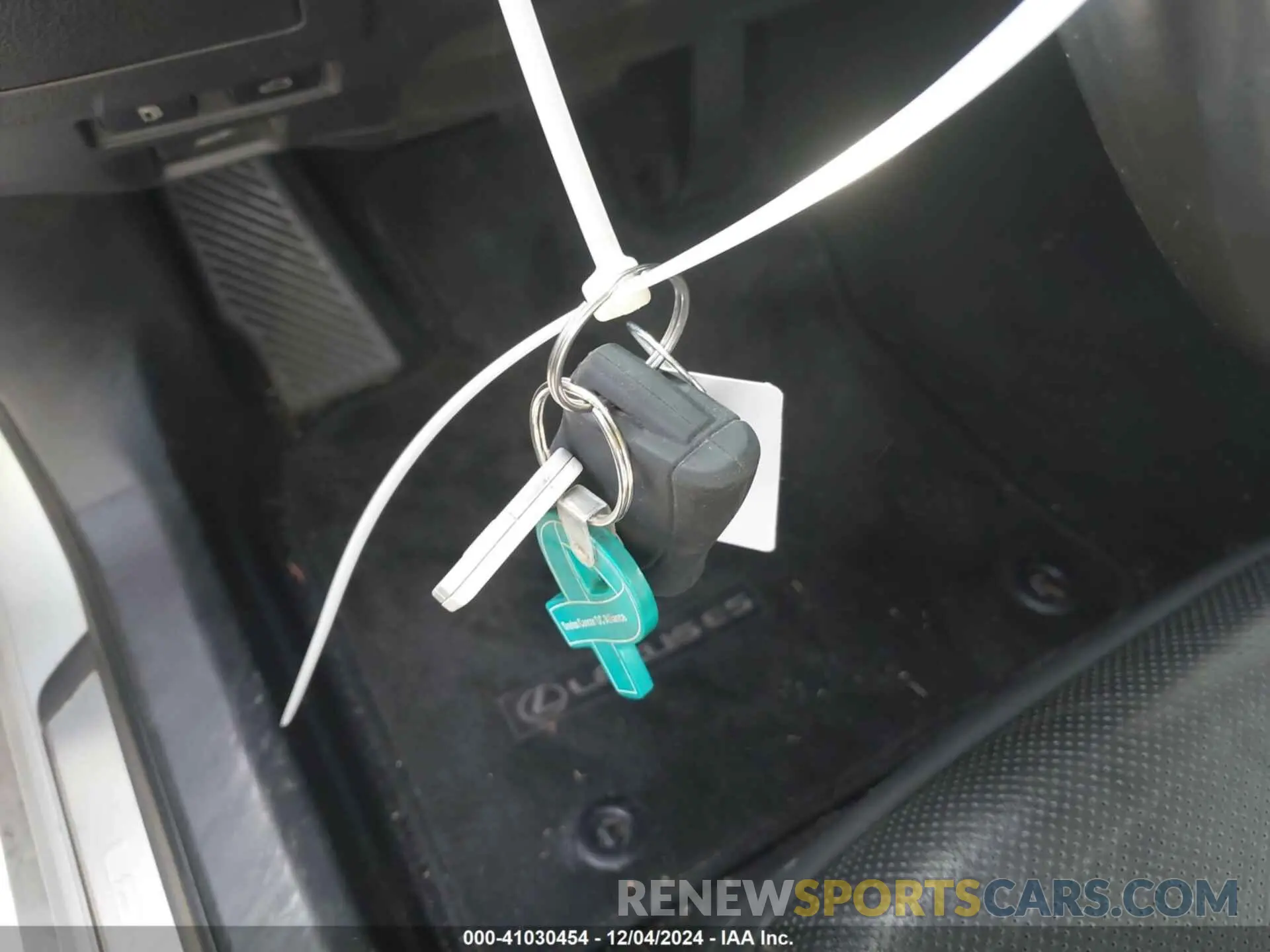 11 Photograph of a damaged car 58ABZ1B19KU003232 LEXUS ES 350 2019
