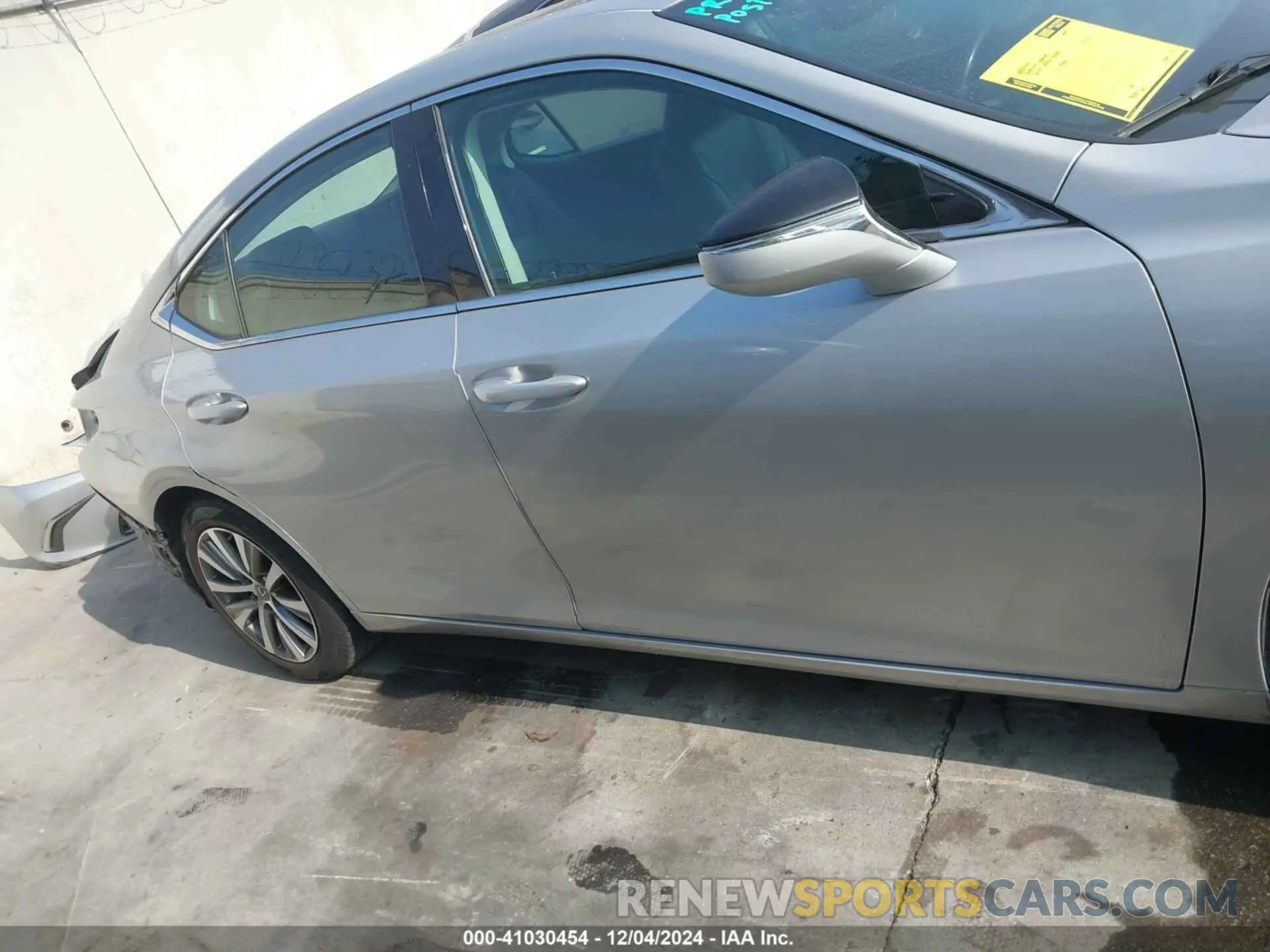 14 Photograph of a damaged car 58ABZ1B19KU003232 LEXUS ES 350 2019