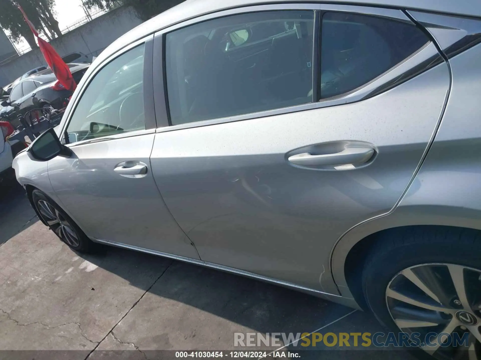15 Photograph of a damaged car 58ABZ1B19KU003232 LEXUS ES 350 2019