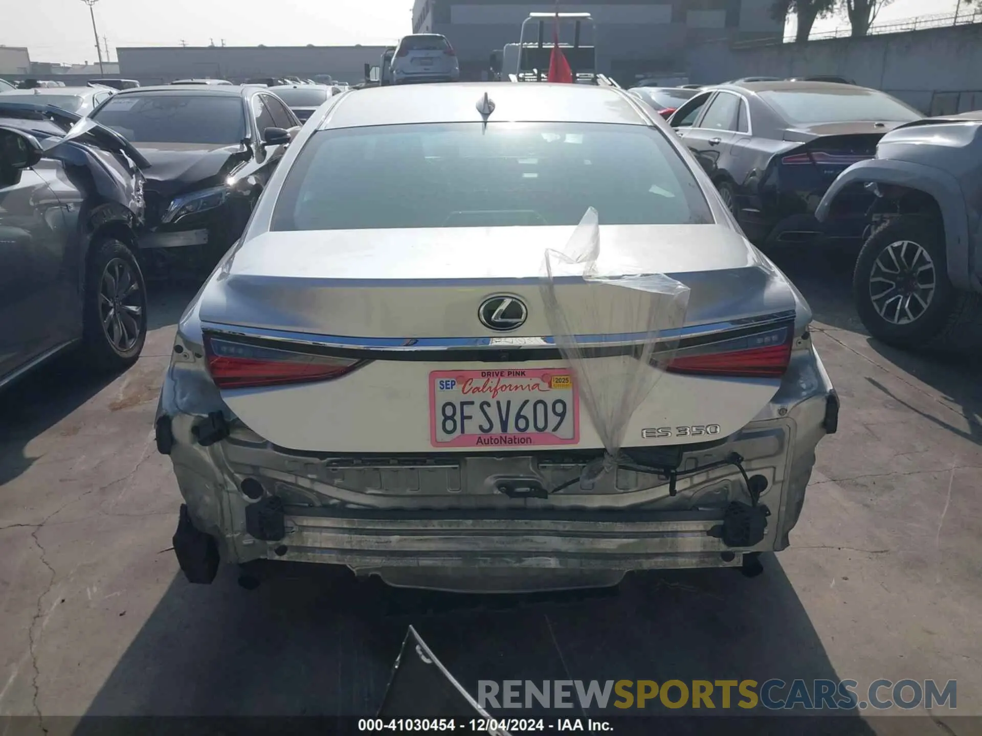 17 Photograph of a damaged car 58ABZ1B19KU003232 LEXUS ES 350 2019