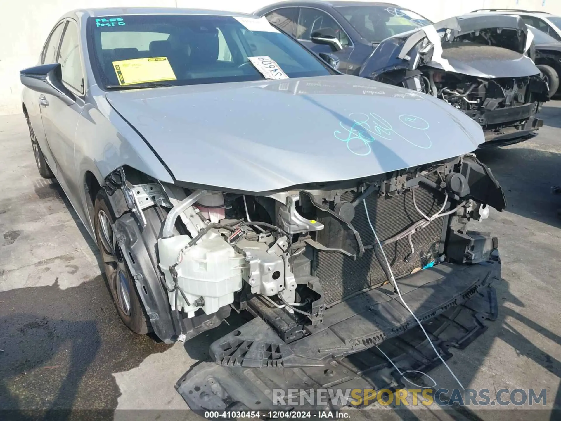18 Photograph of a damaged car 58ABZ1B19KU003232 LEXUS ES 350 2019