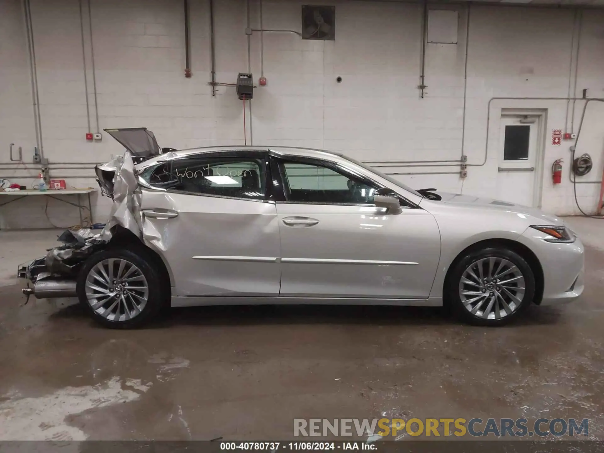 13 Photograph of a damaged car 58ABZ1B19KU006308 LEXUS ES 350 2019