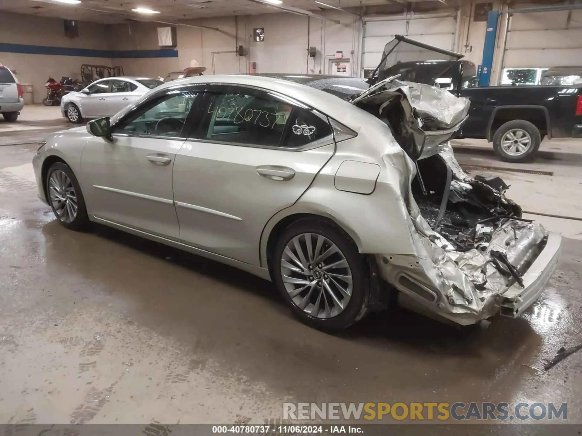 3 Photograph of a damaged car 58ABZ1B19KU006308 LEXUS ES 350 2019