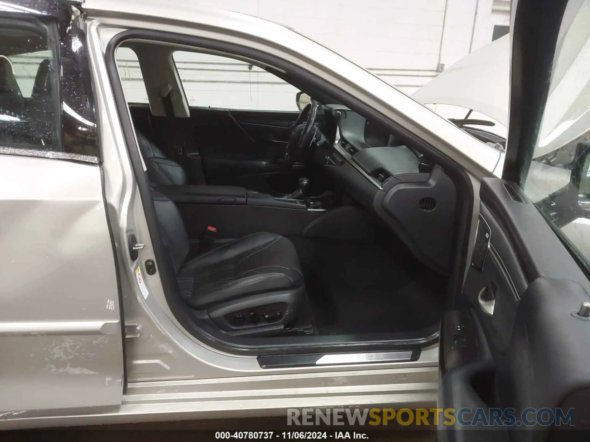 5 Photograph of a damaged car 58ABZ1B19KU006308 LEXUS ES 350 2019