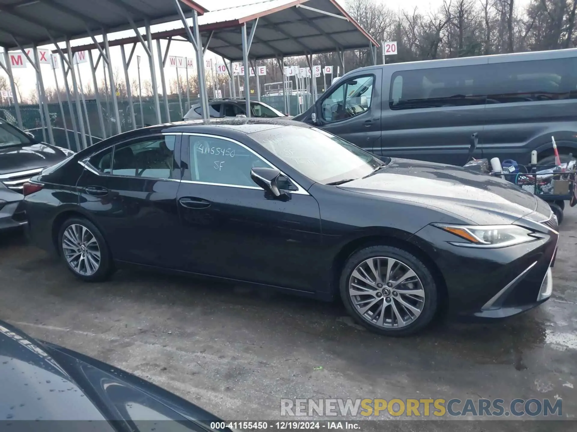 13 Photograph of a damaged car 58ABZ1B19KU013386 LEXUS ES 350 2019