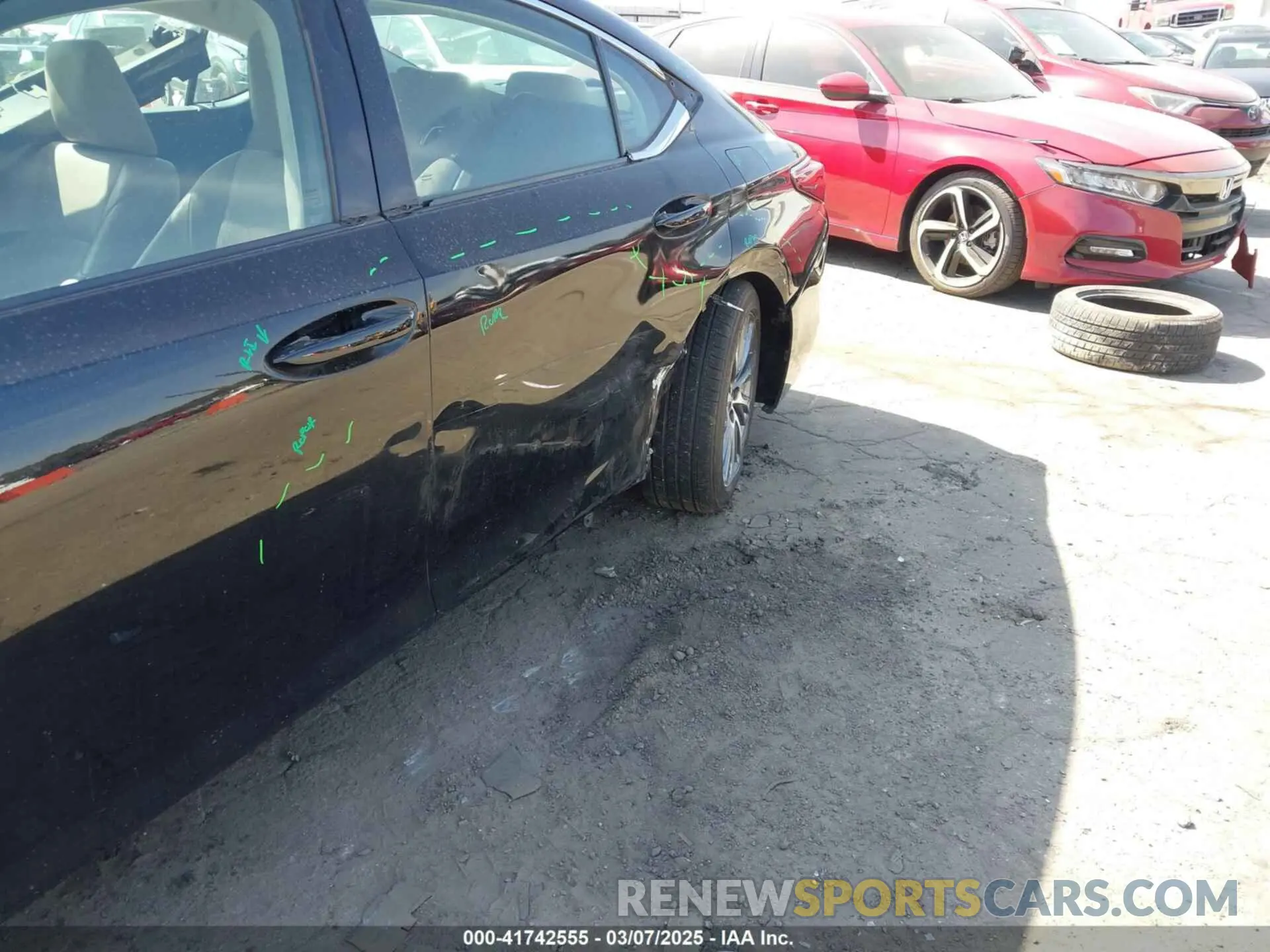 18 Photograph of a damaged car 58ABZ1B19KU026736 LEXUS ES 350 2019