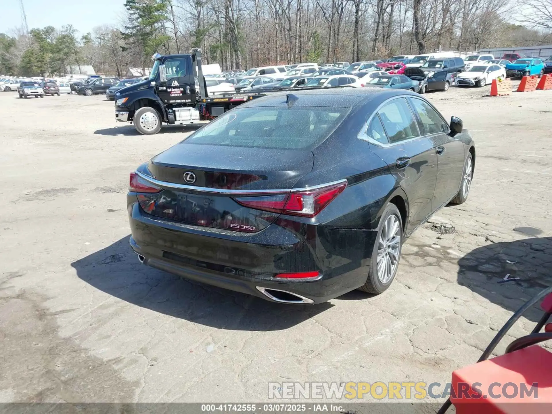 4 Photograph of a damaged car 58ABZ1B19KU026736 LEXUS ES 350 2019