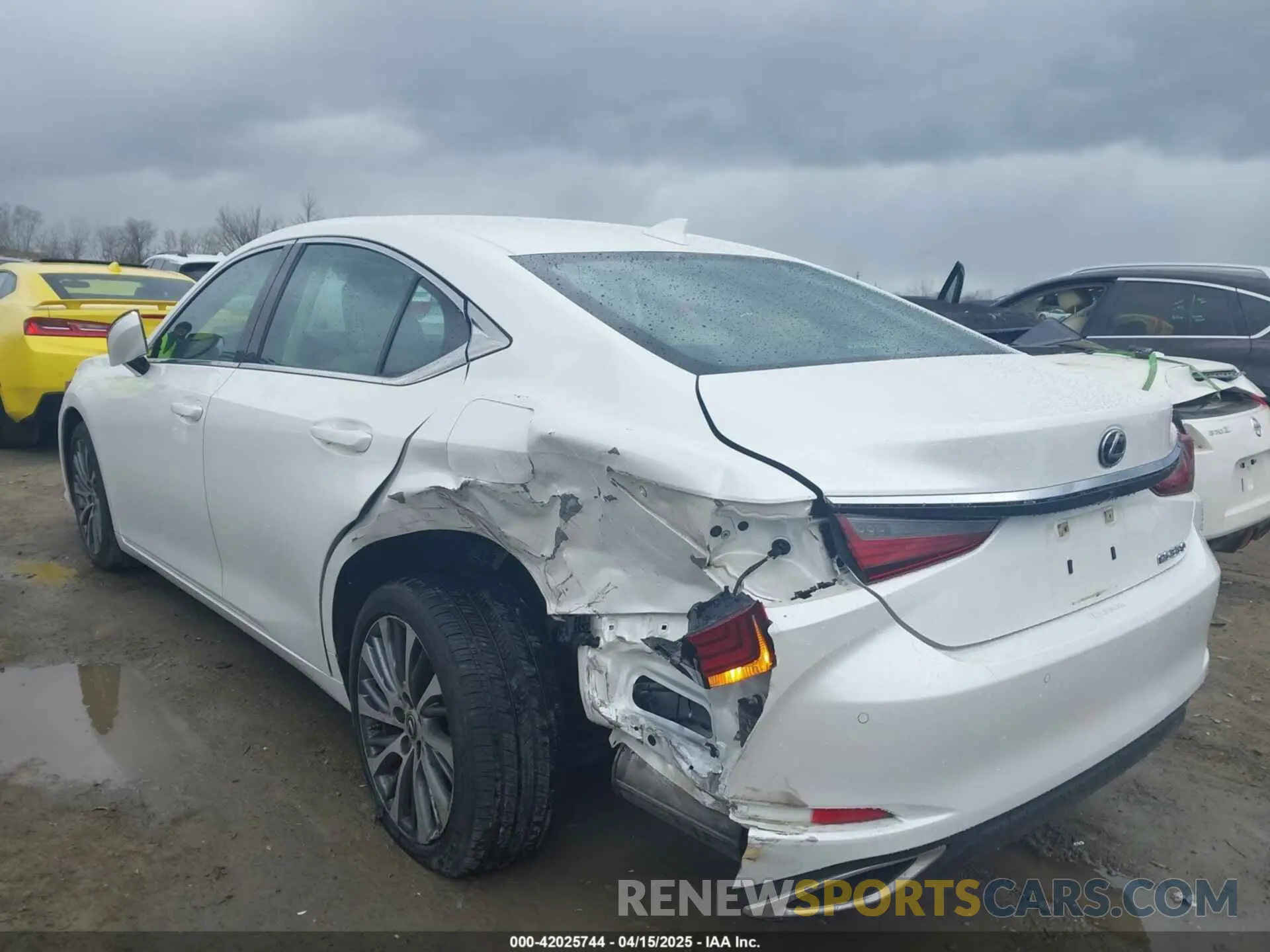 3 Photograph of a damaged car 58ABZ1B1XKU010853 LEXUS ES 350 2019