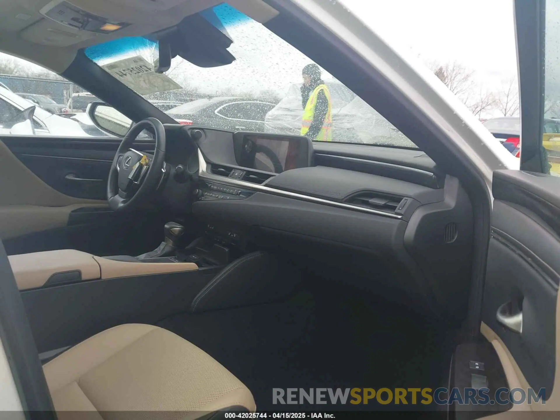 5 Photograph of a damaged car 58ABZ1B1XKU010853 LEXUS ES 350 2019