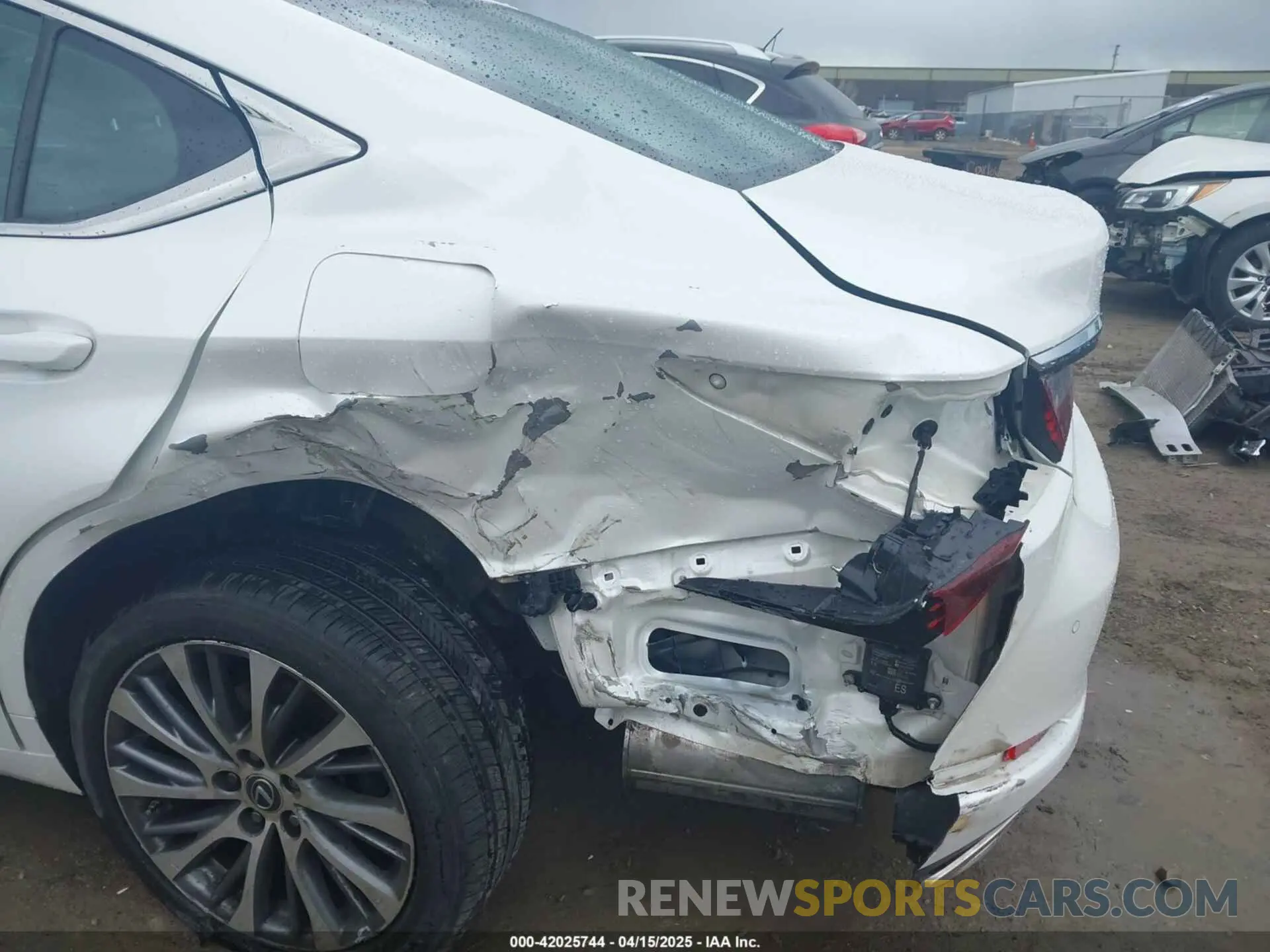 6 Photograph of a damaged car 58ABZ1B1XKU010853 LEXUS ES 350 2019