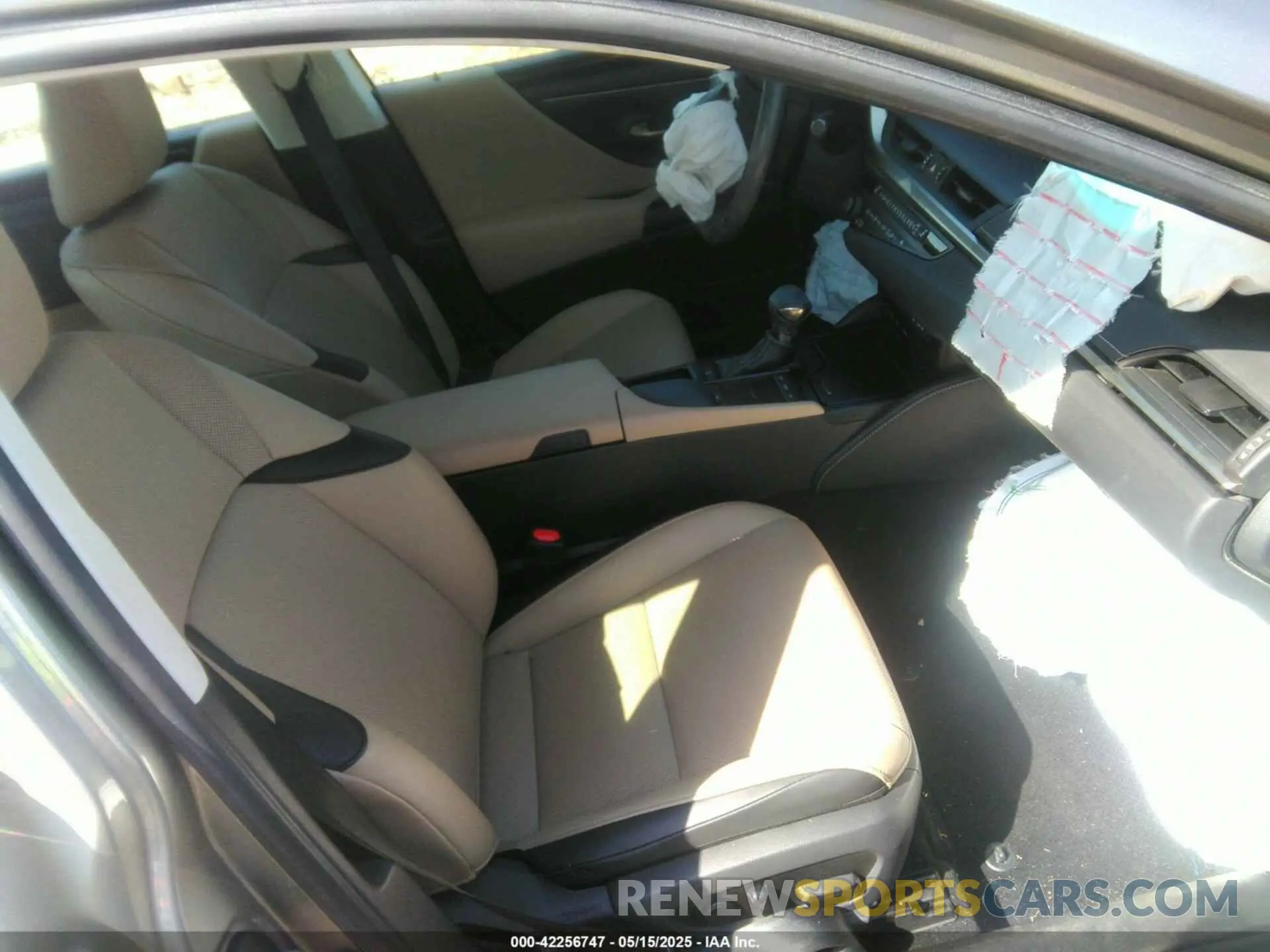 5 Photograph of a damaged car 58ABZ1B1XKU032447 LEXUS ES 350 2019