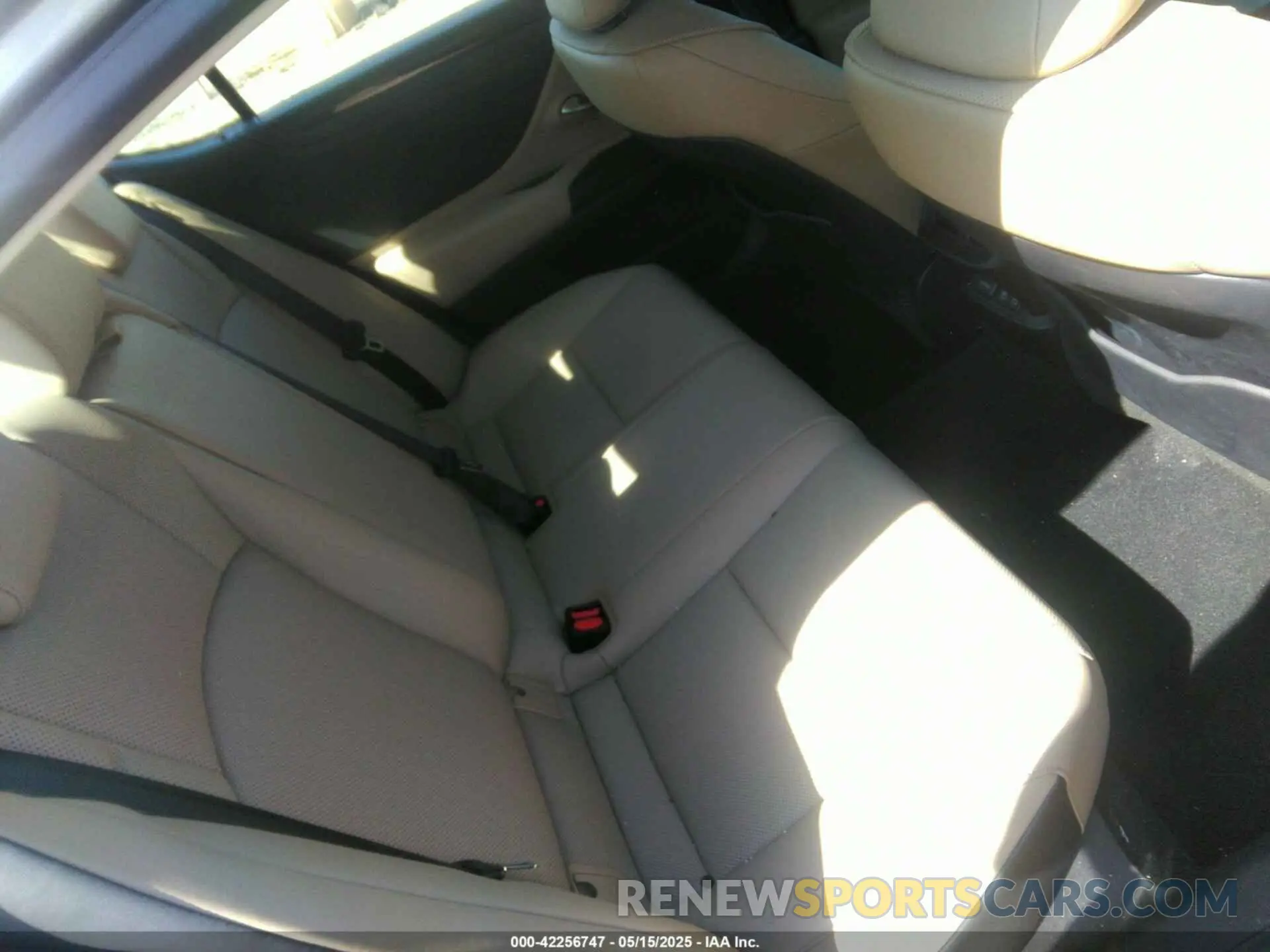 8 Photograph of a damaged car 58ABZ1B1XKU032447 LEXUS ES 350 2019