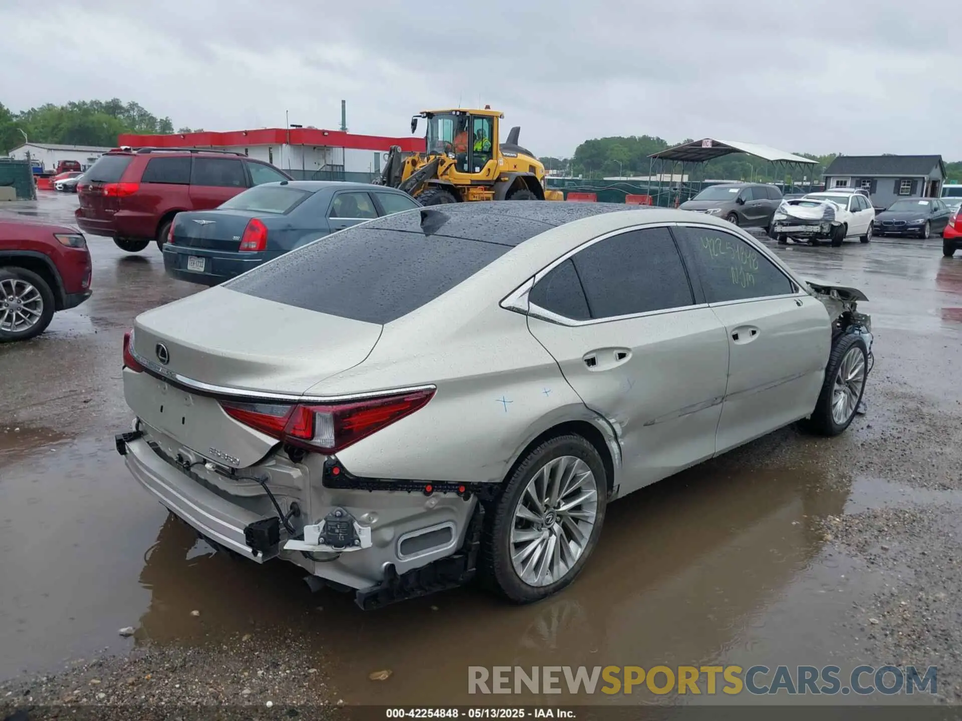 4 Photograph of a damaged car 58ABZ1B1XKU036403 LEXUS ES 350 2019