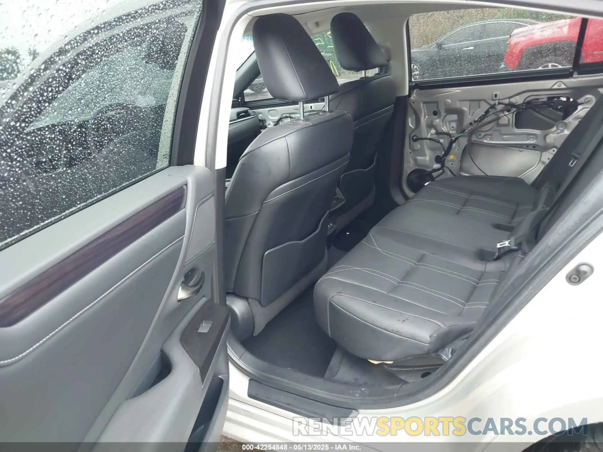 8 Photograph of a damaged car 58ABZ1B1XKU036403 LEXUS ES 350 2019