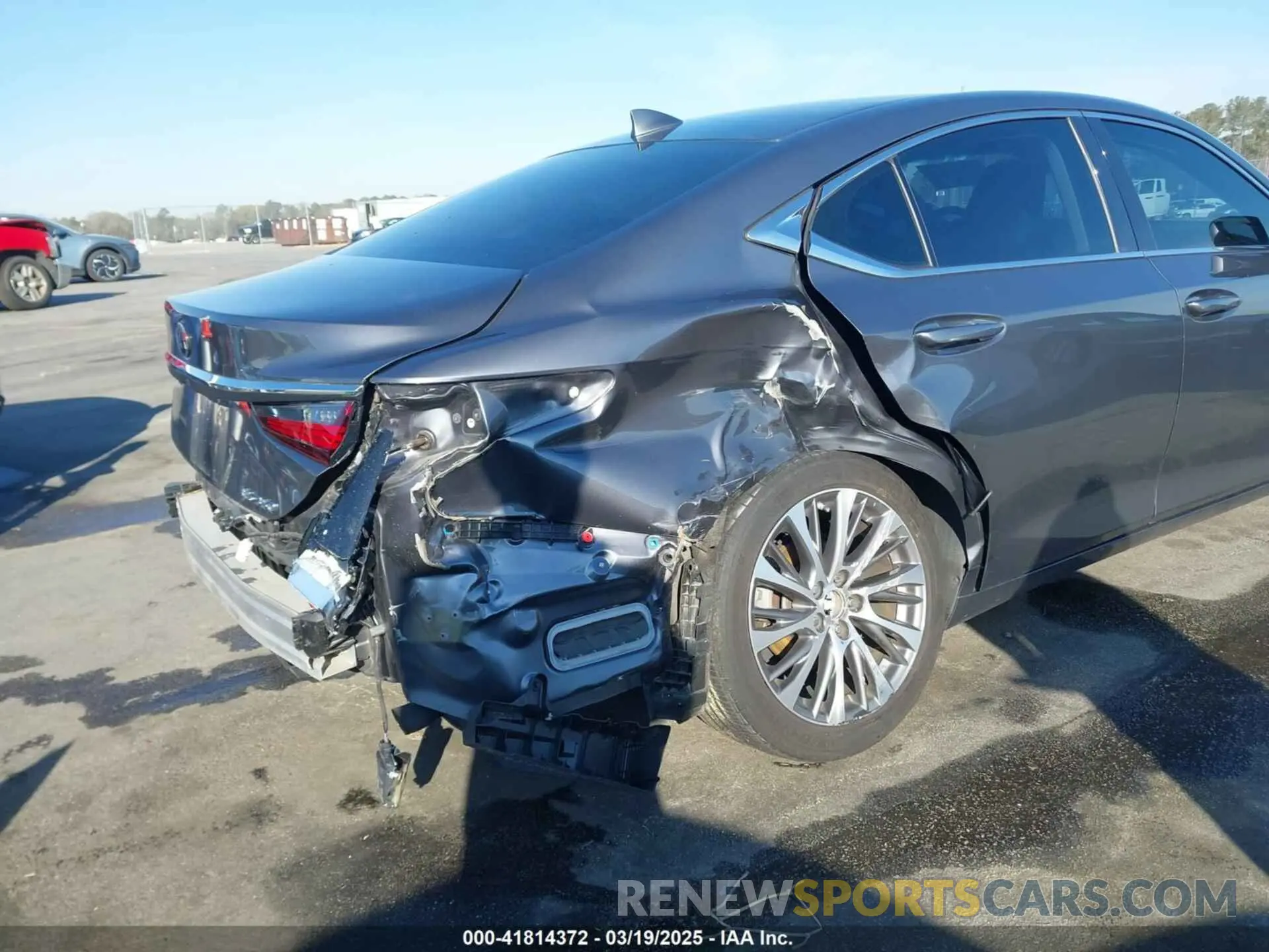 6 Photograph of a damaged car 58ABZ1B1XKU037857 LEXUS ES 350 2019