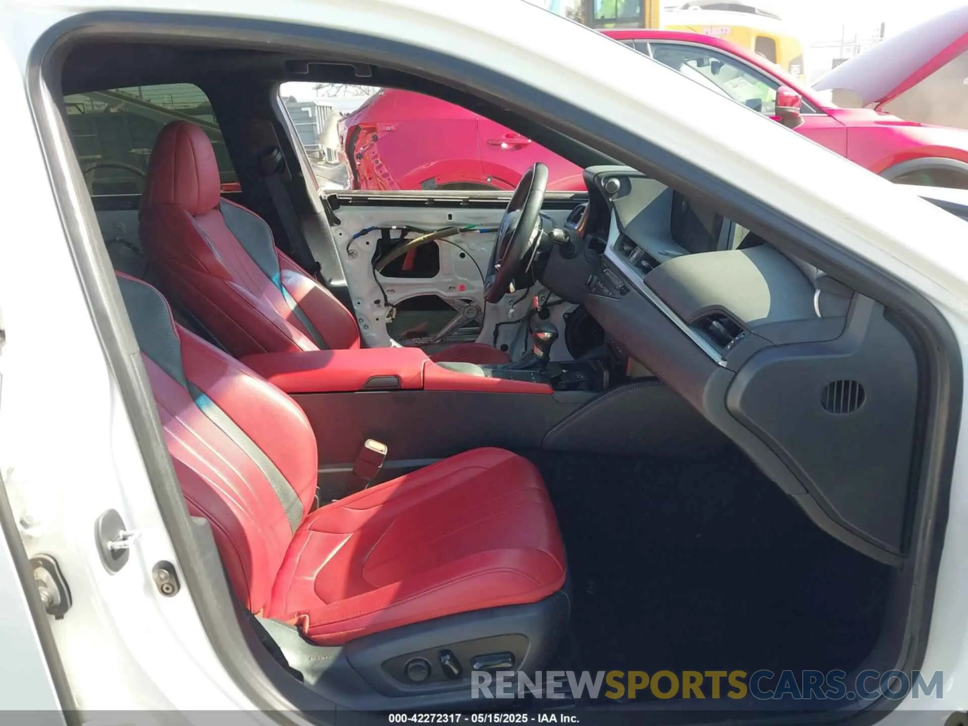 5 Photograph of a damaged car 58ABZ1B1XKU043349 LEXUS ES 350 2019