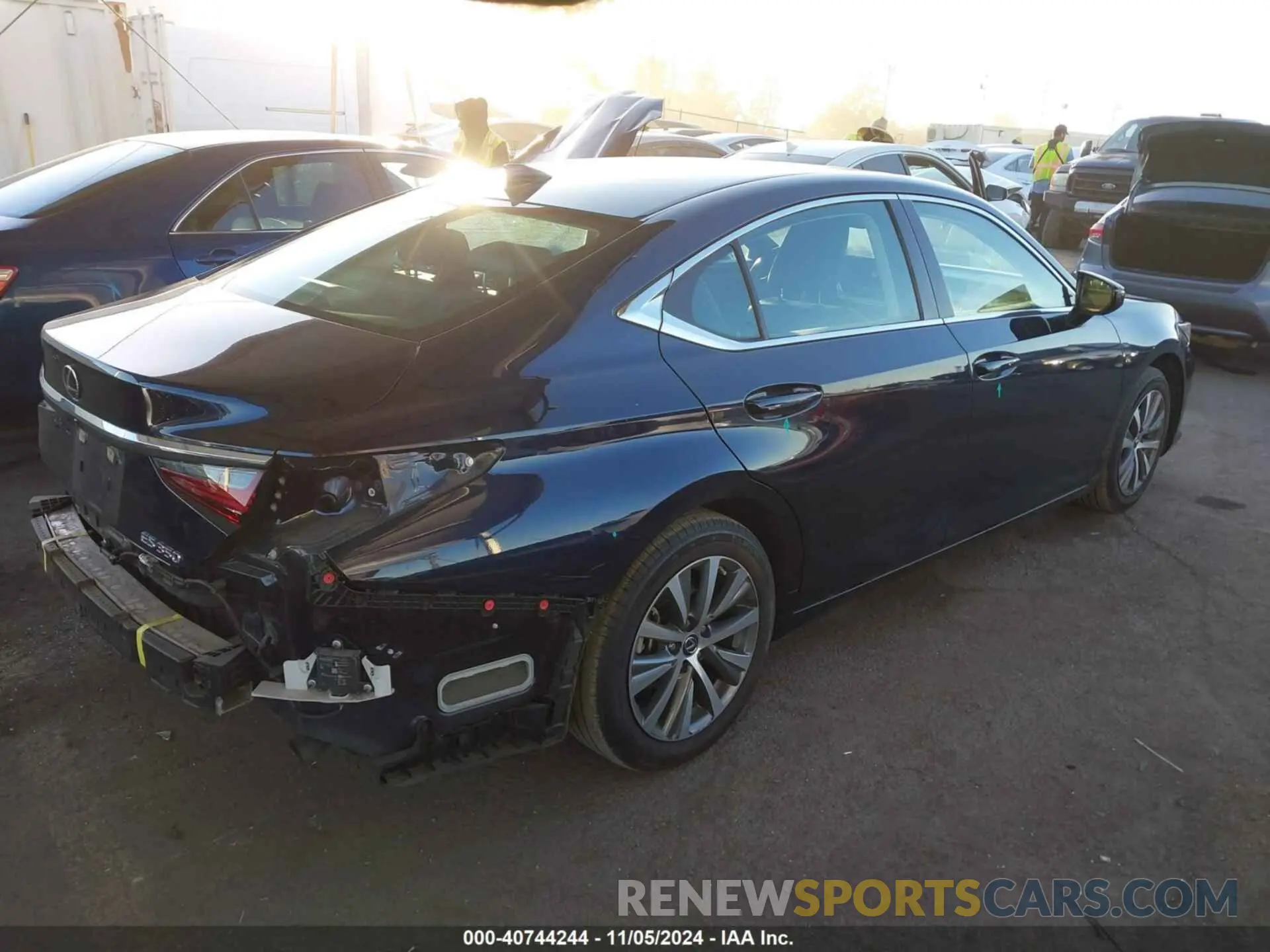 4 Photograph of a damaged car 58ABZ1B1XKU046400 LEXUS ES 350 2019