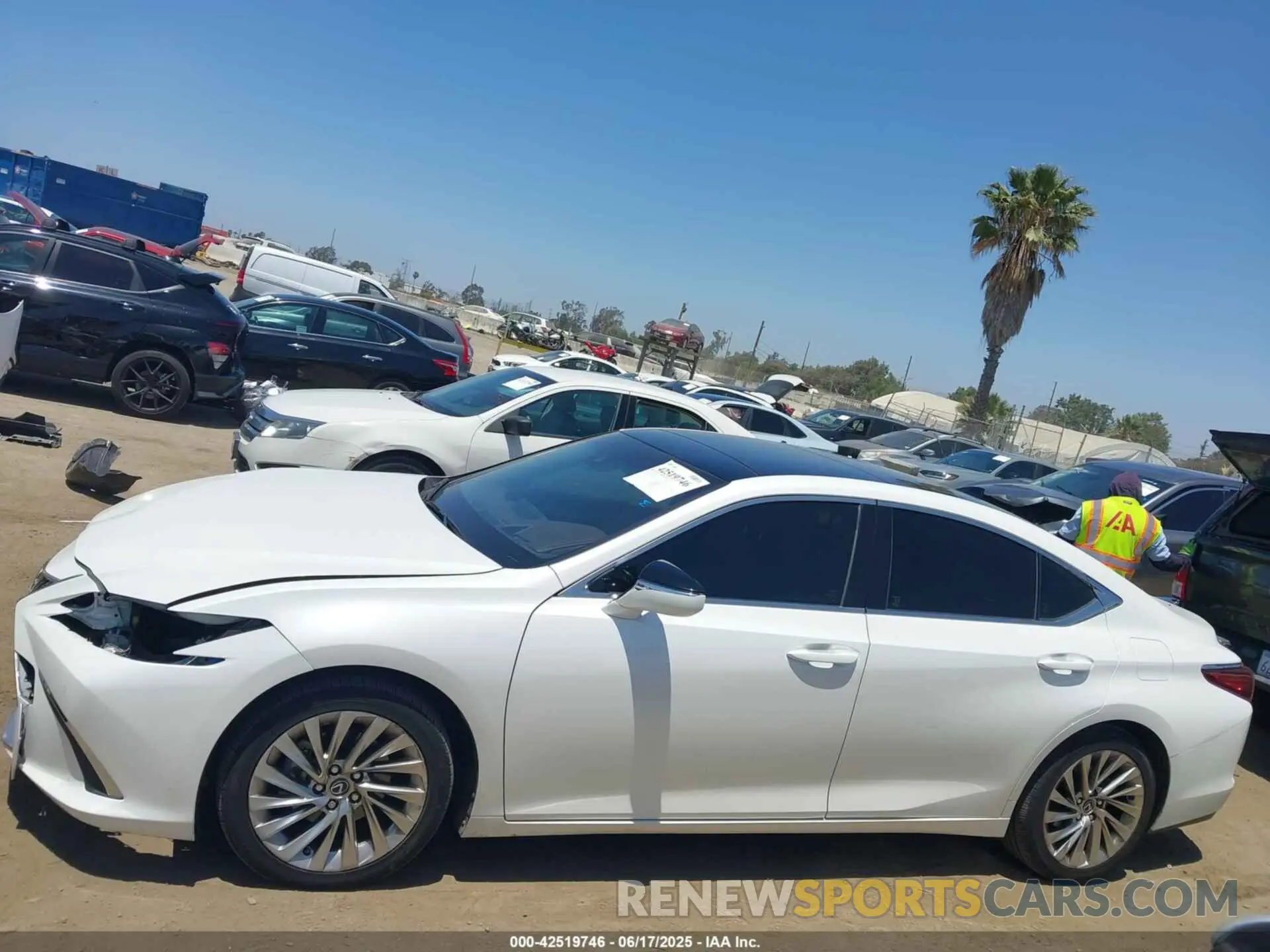 14 Photograph of a damaged car JTHBZ1B11K2004347 LEXUS ES 350 2019