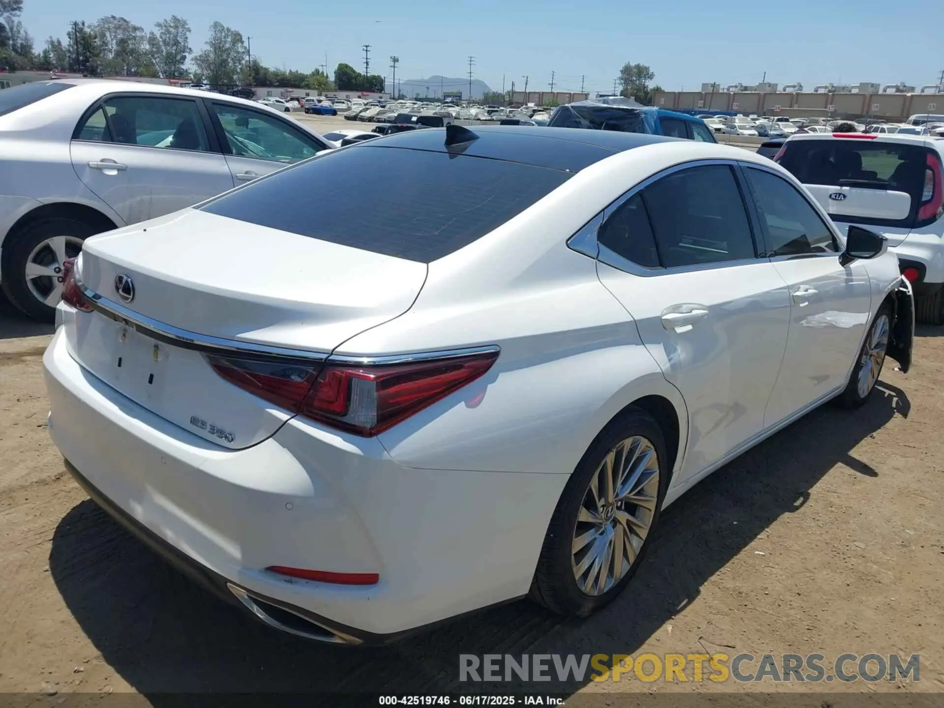 4 Photograph of a damaged car JTHBZ1B11K2004347 LEXUS ES 350 2019
