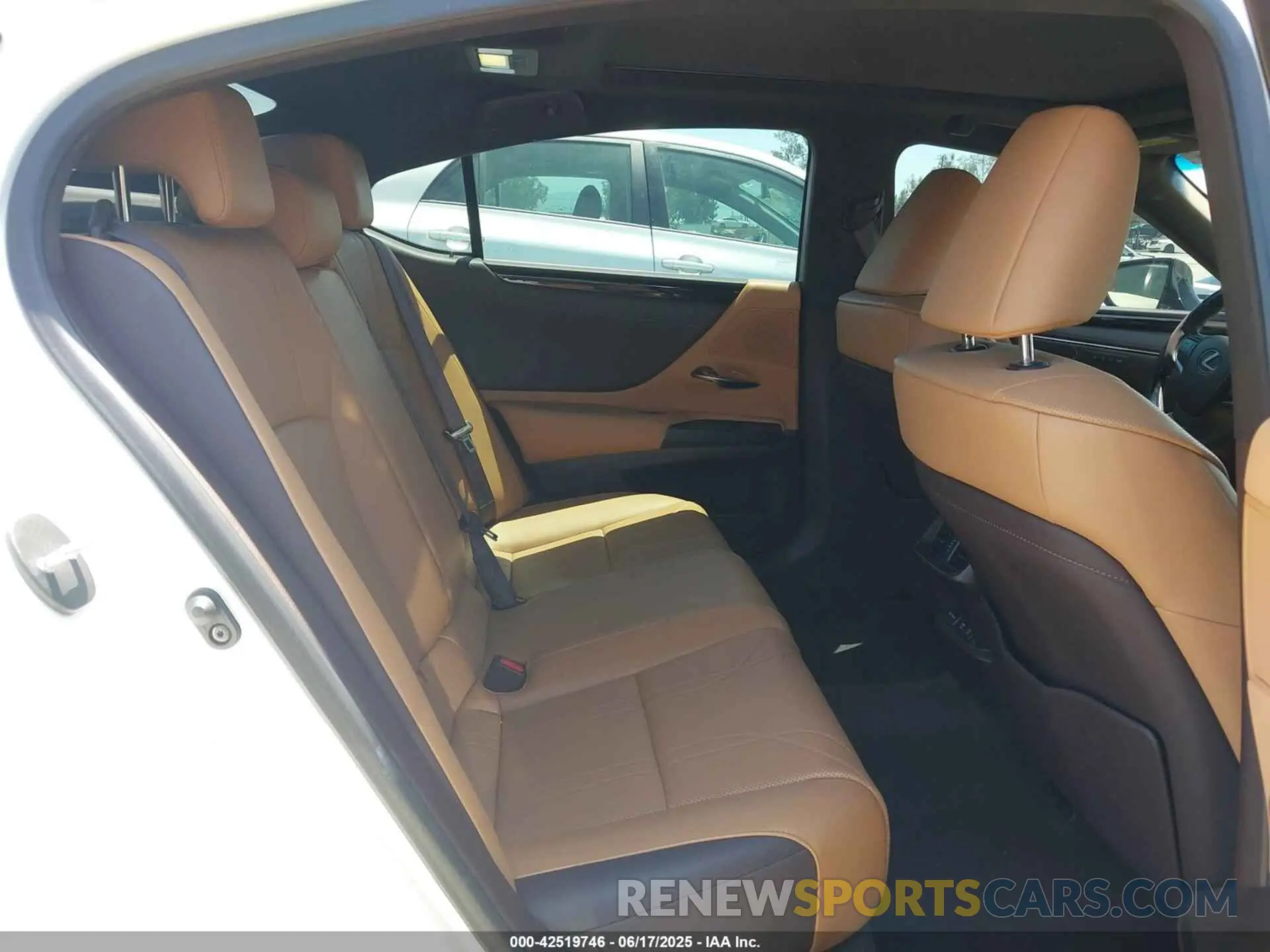 8 Photograph of a damaged car JTHBZ1B11K2004347 LEXUS ES 350 2019
