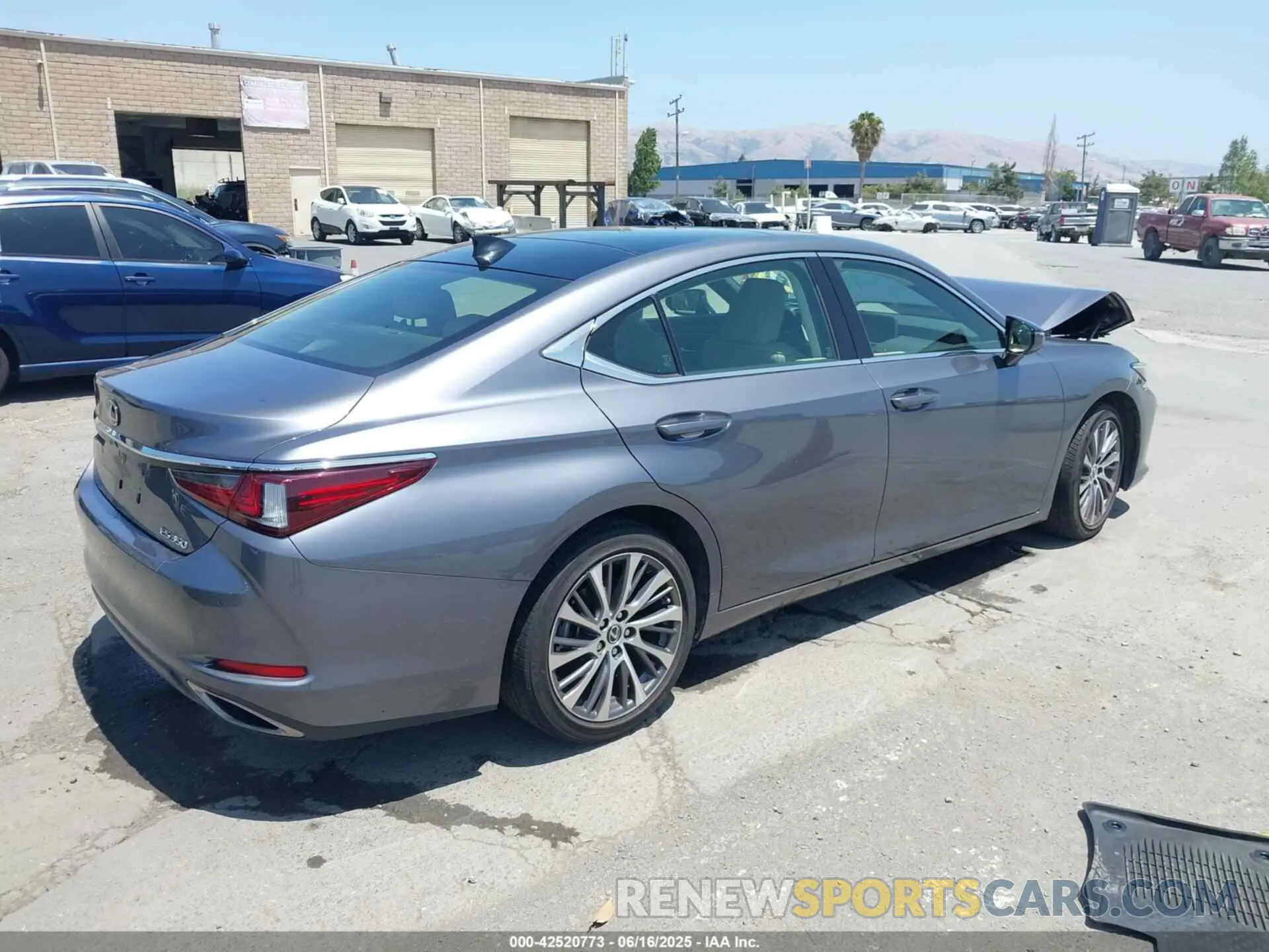 4 Photograph of a damaged car JTHBZ1B14K2004682 LEXUS ES 350 2019