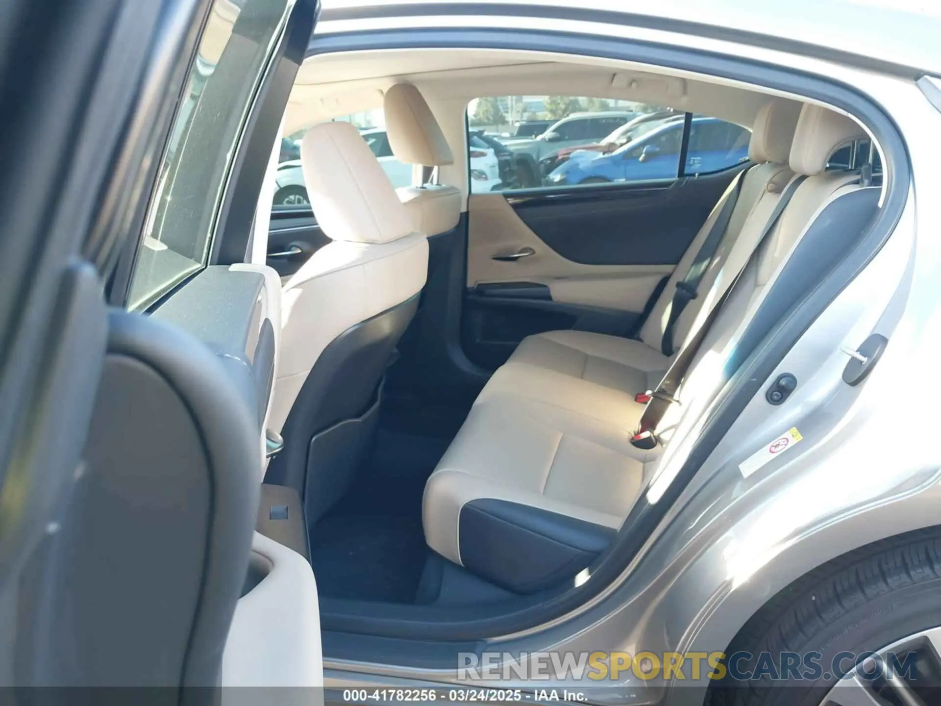 8 Photograph of a damaged car JTHBZ1B17K2004045 LEXUS ES 350 2019