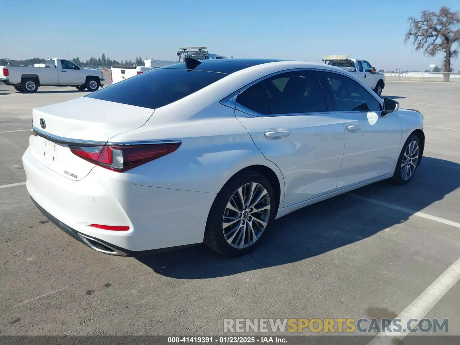 4 Photograph of a damaged car JTHBZ1B1XK2004640 LEXUS ES 350 2019