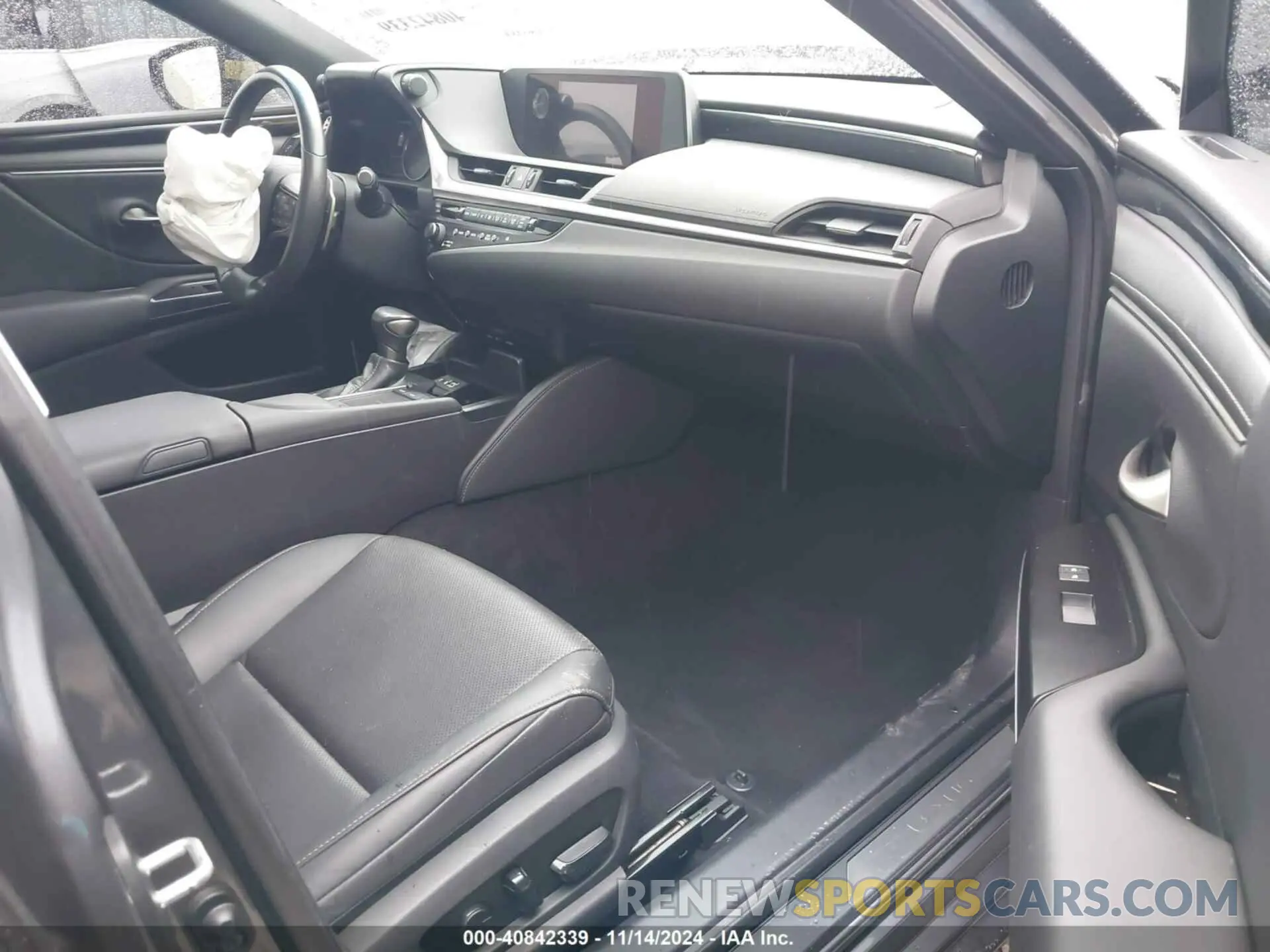5 Photograph of a damaged car 58ACZ1B10LU064460 LEXUS ES 350 2020