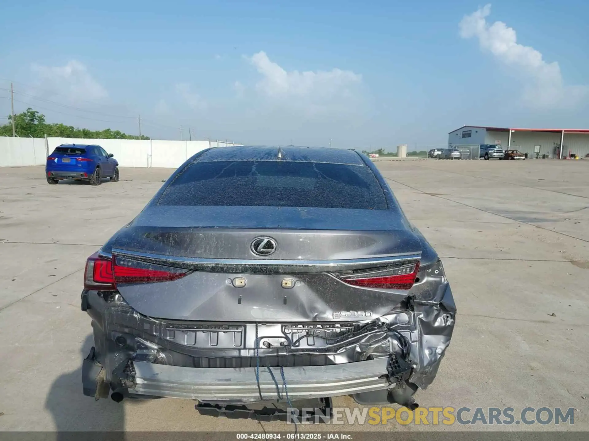 16 Photograph of a damaged car 58ACZ1B13LU079910 LEXUS ES 350 2020