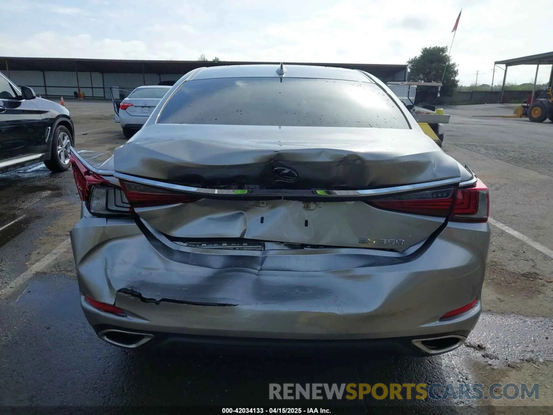 16 Photograph of a damaged car 58ACZ1B1XLU080245 LEXUS ES 350 2020