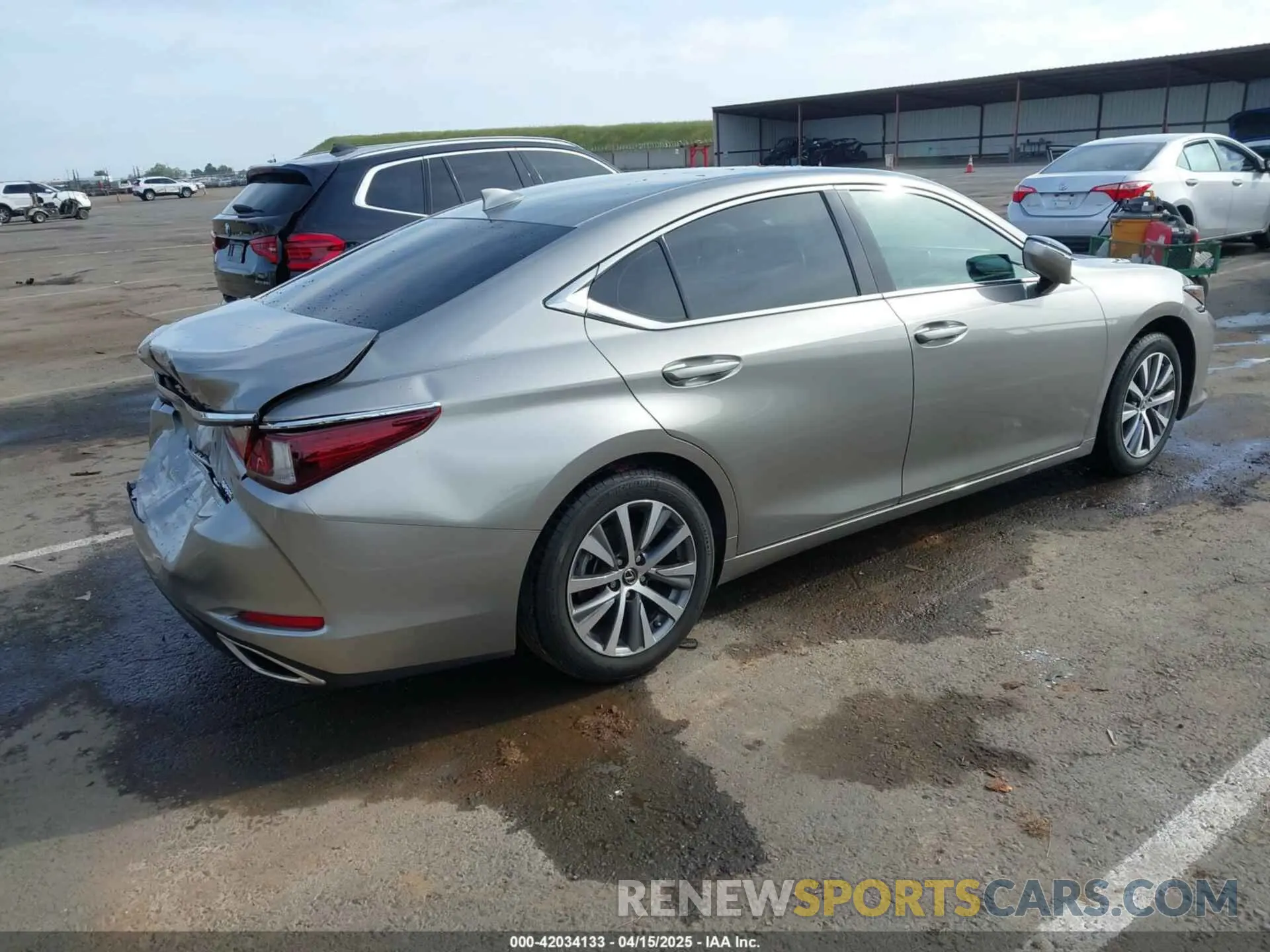 4 Photograph of a damaged car 58ACZ1B1XLU080245 LEXUS ES 350 2020