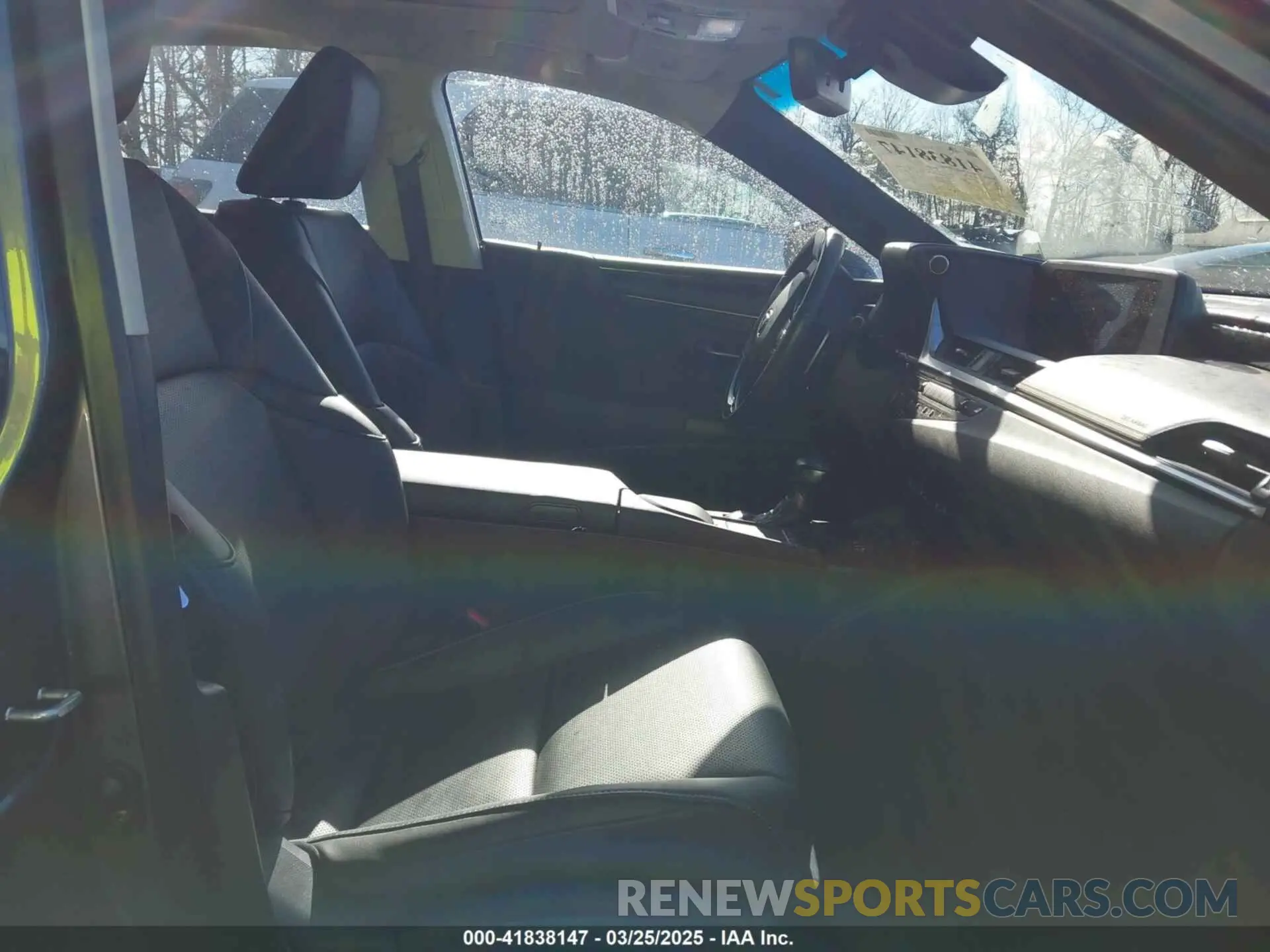 5 Photograph of a damaged car 58ADZ1B11LU058221 LEXUS ES 350 2020