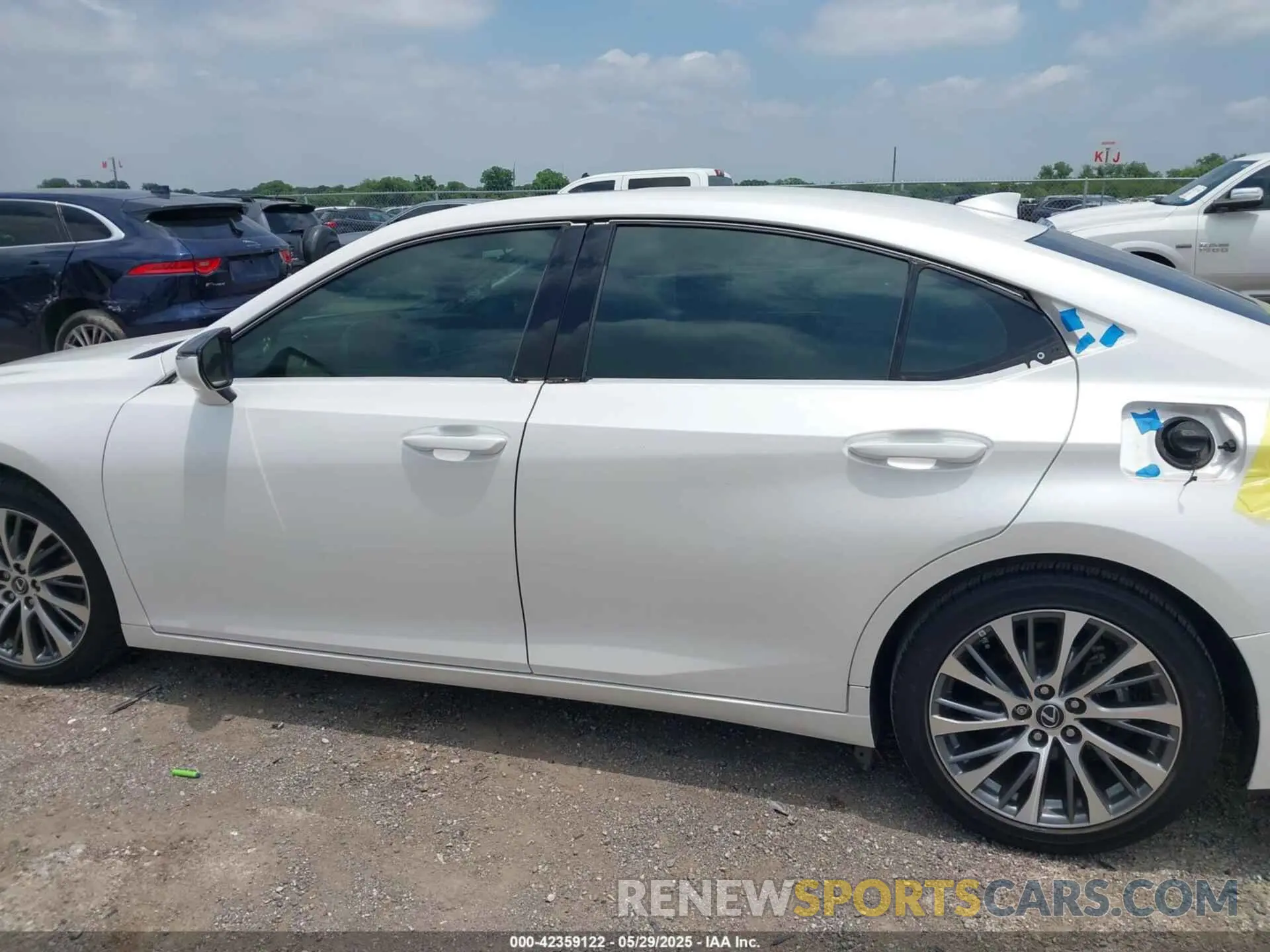 14 Photograph of a damaged car 58ADZ1B11LU063578 LEXUS ES 350 2020