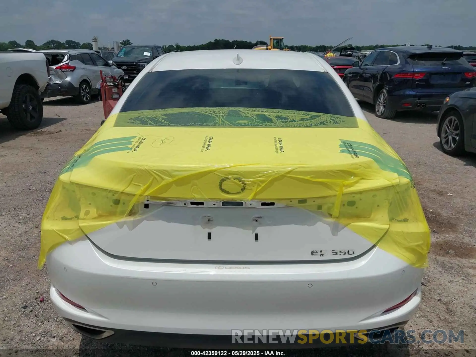 17 Photograph of a damaged car 58ADZ1B11LU063578 LEXUS ES 350 2020