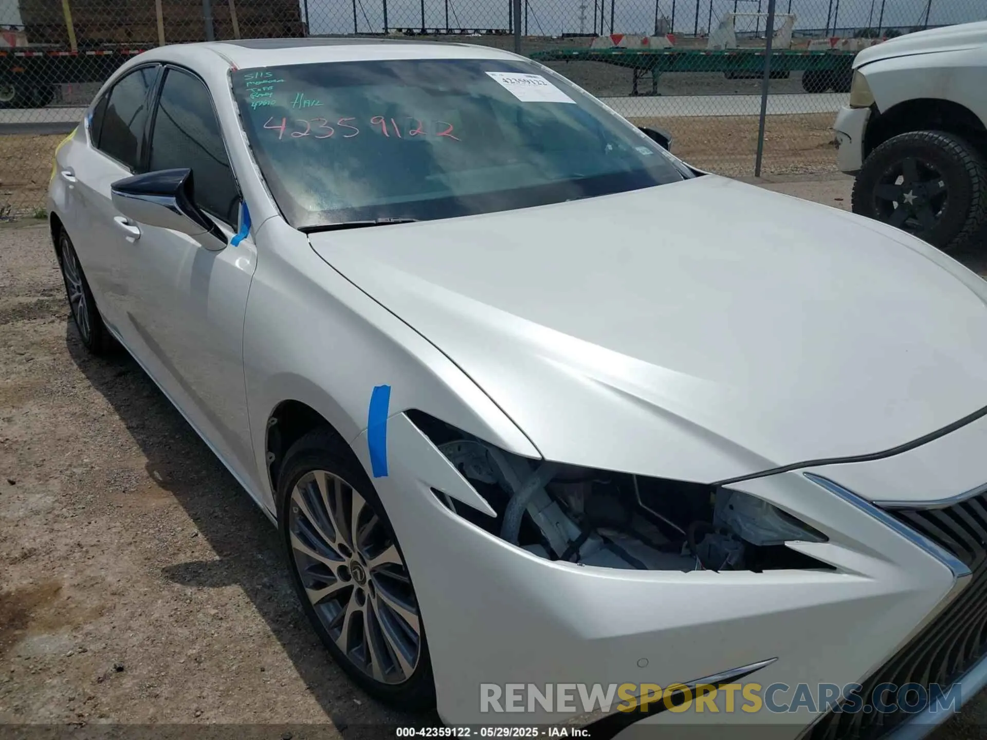 18 Photograph of a damaged car 58ADZ1B11LU063578 LEXUS ES 350 2020