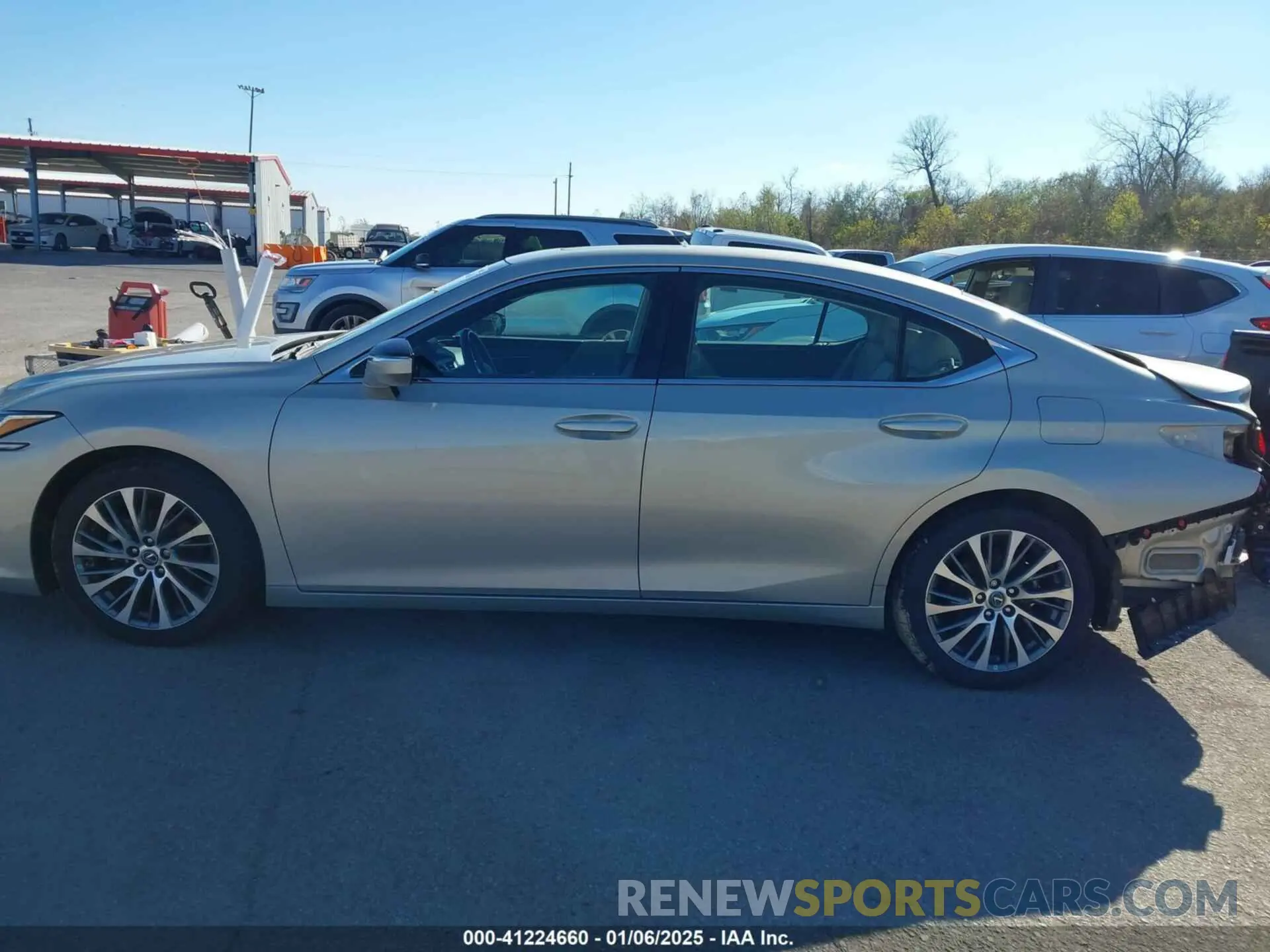 14 Photograph of a damaged car 58ADZ1B11LU069610 LEXUS ES 350 2020
