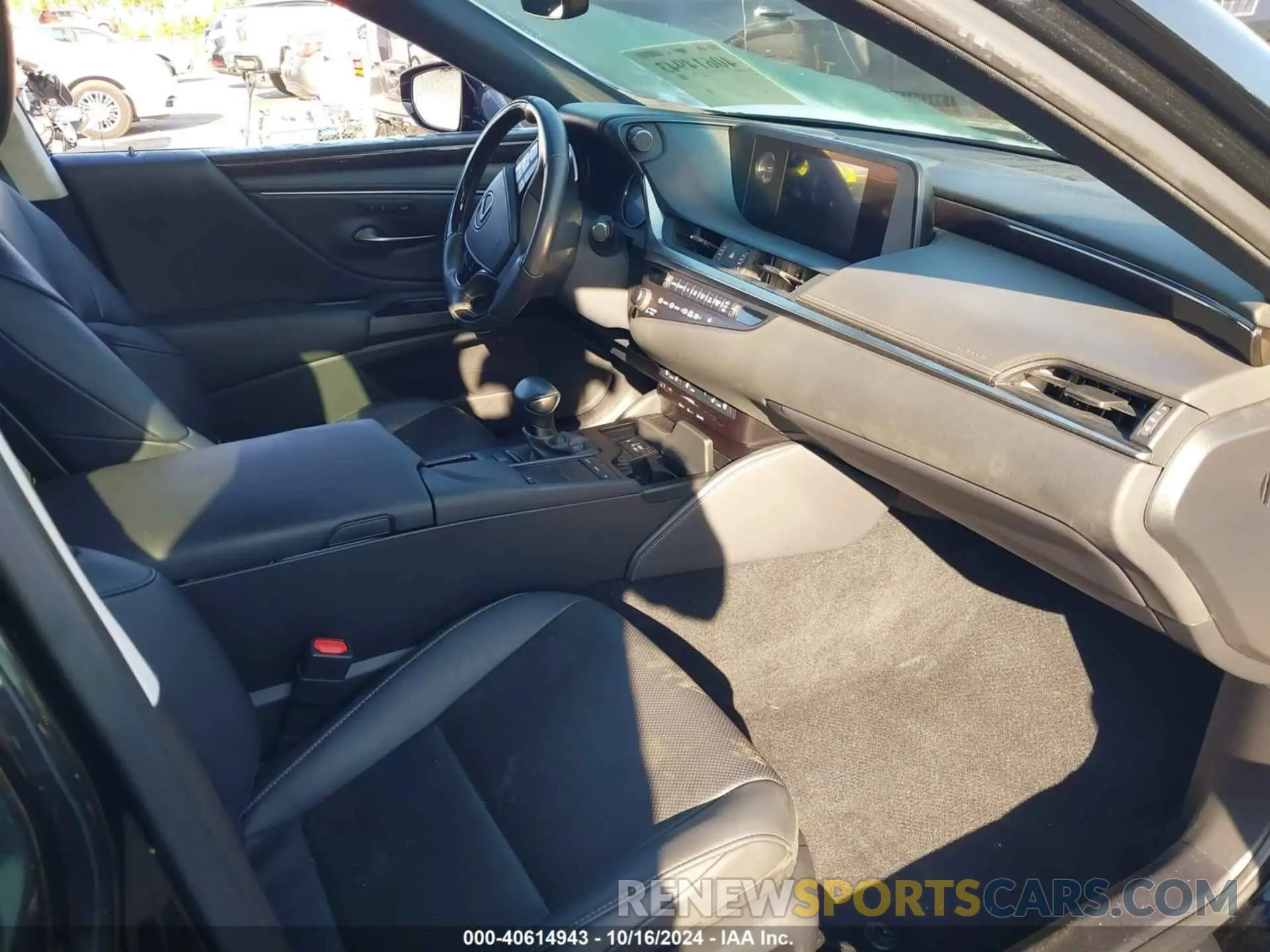 5 Photograph of a damaged car 58ADZ1B11LU071180 LEXUS ES 350 2020