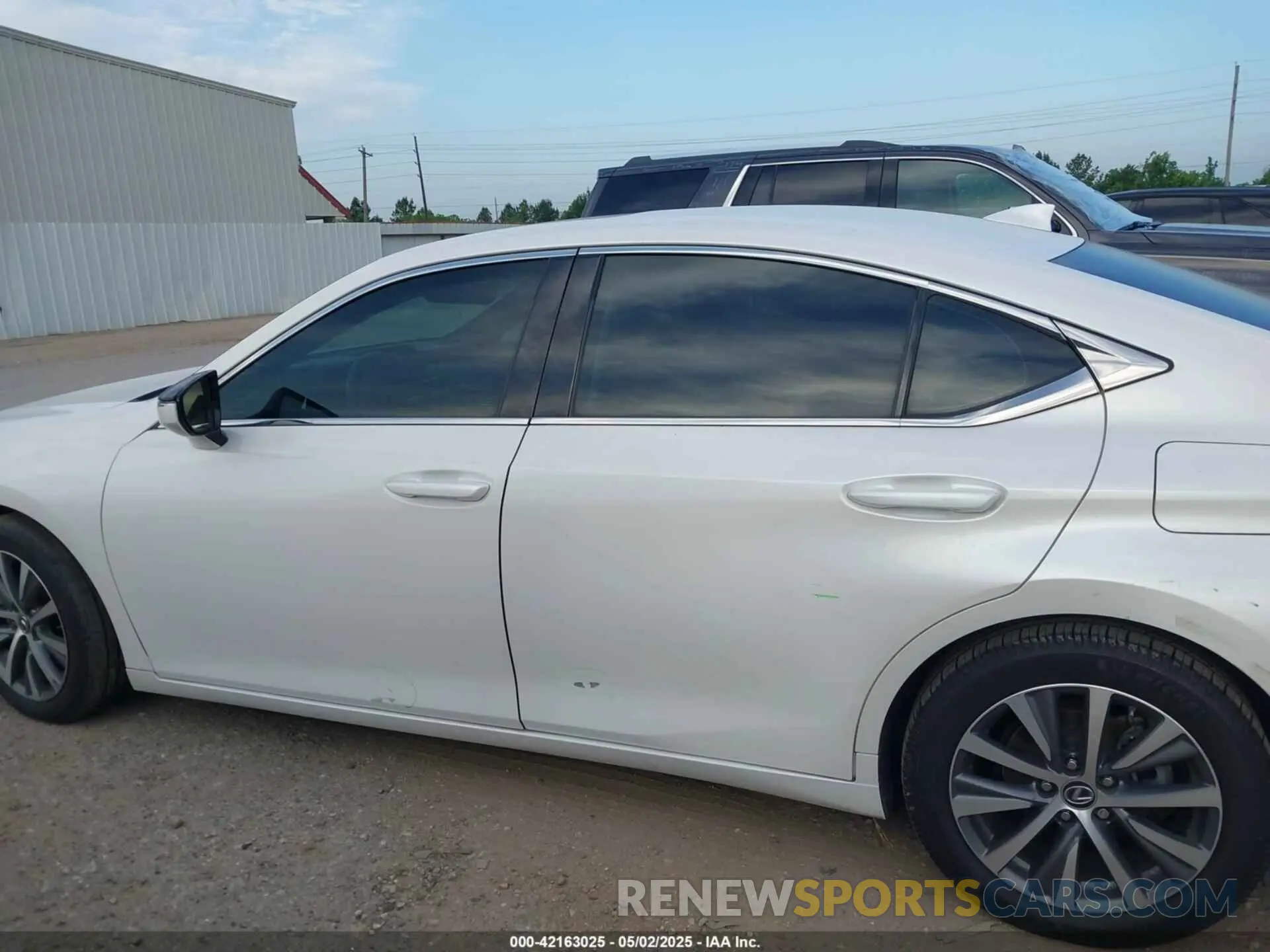 14 Photograph of a damaged car 58ADZ1B12LU074816 LEXUS ES 350 2020
