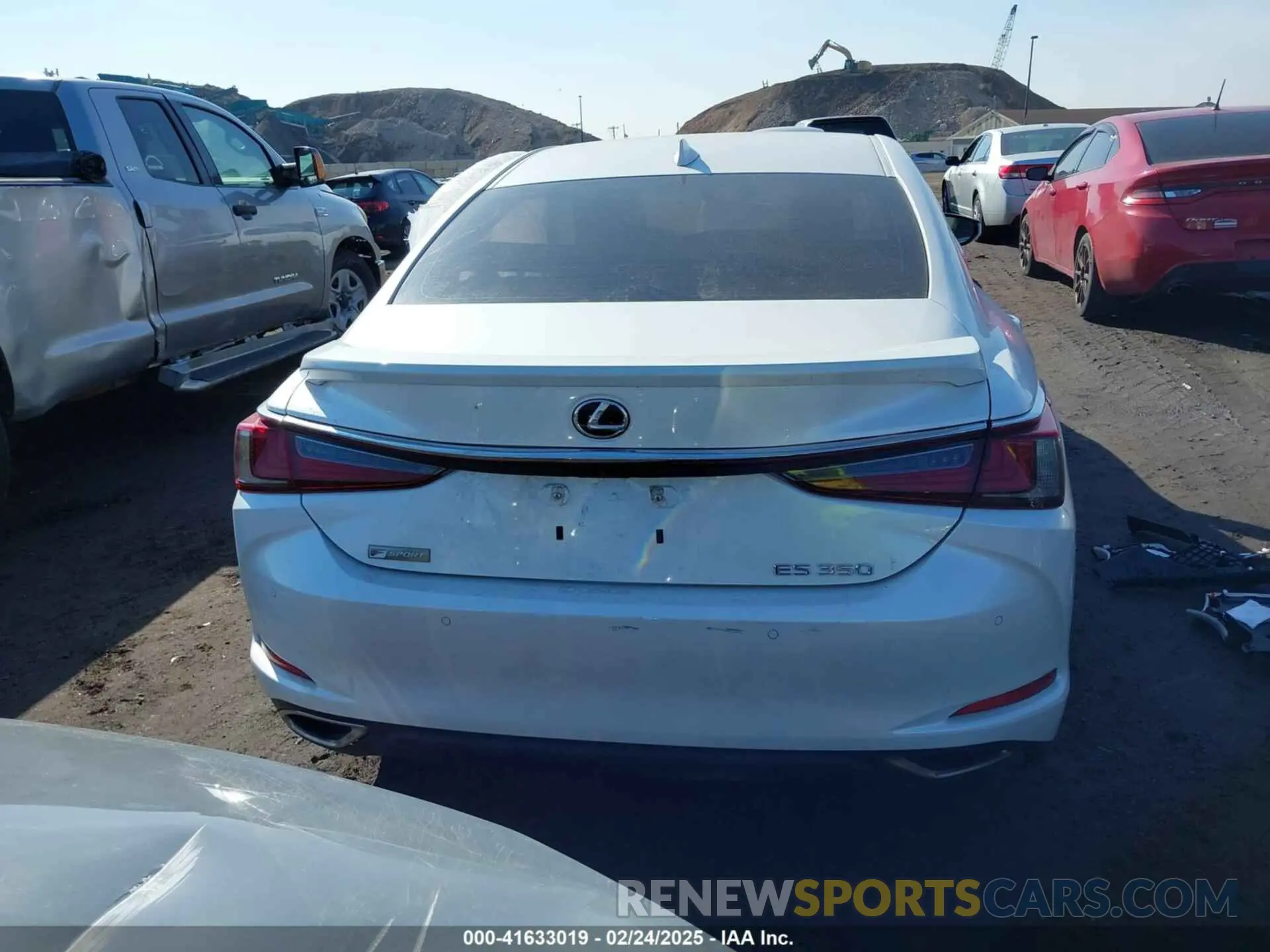 16 Photograph of a damaged car 58ADZ1B14LU060691 LEXUS ES 350 2020