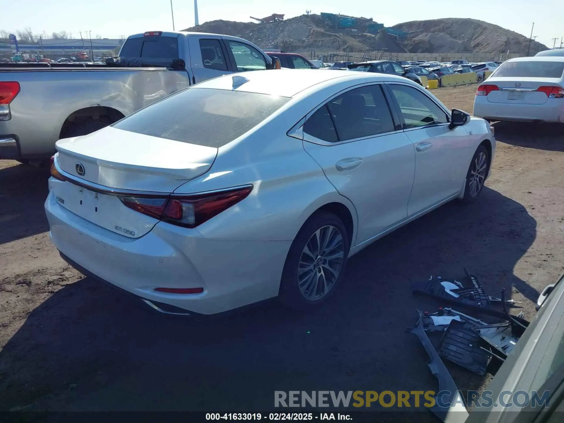 4 Photograph of a damaged car 58ADZ1B14LU060691 LEXUS ES 350 2020