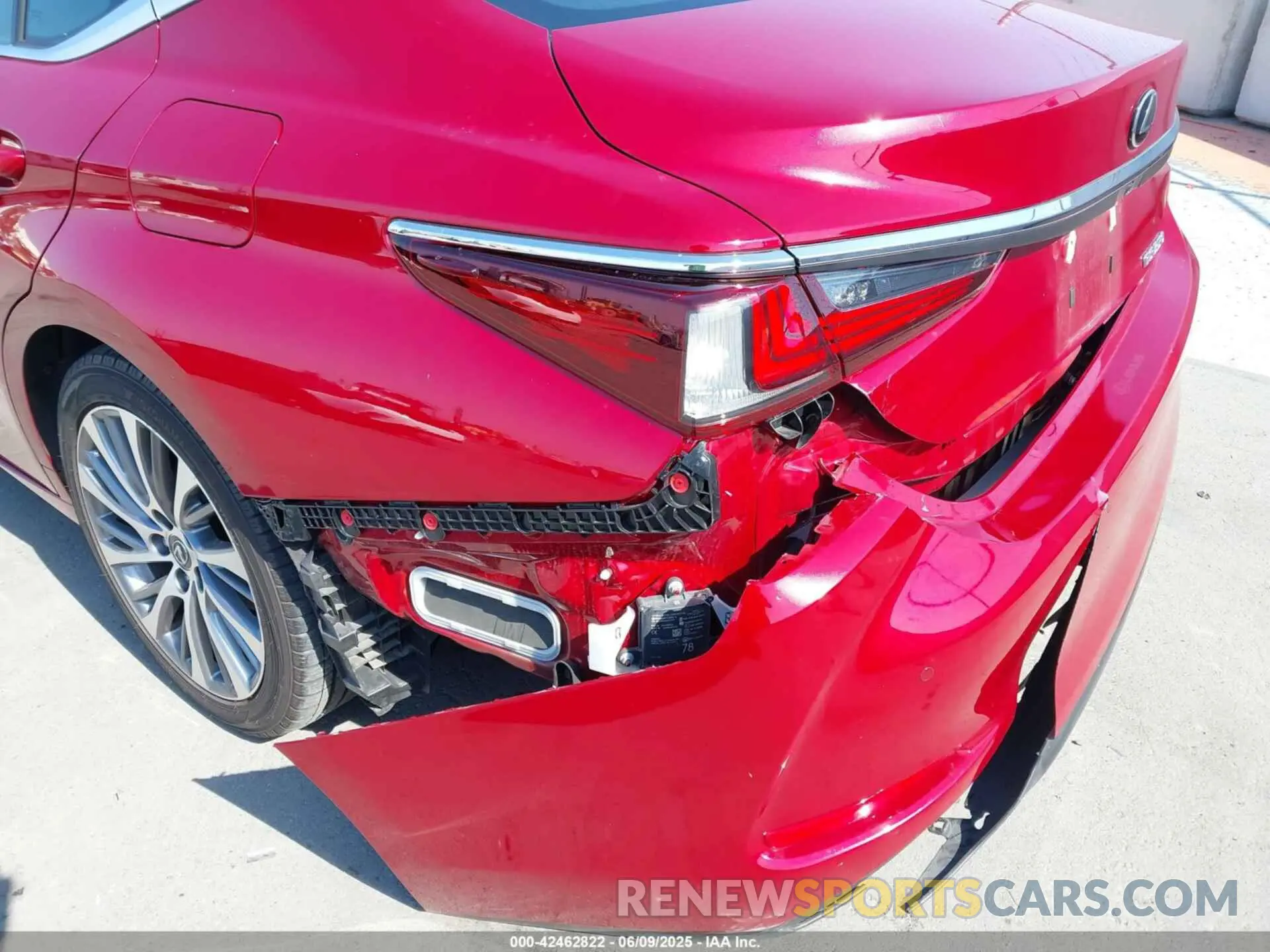 6 Photograph of a damaged car 58ADZ1B17LU053721 LEXUS ES 350 2020