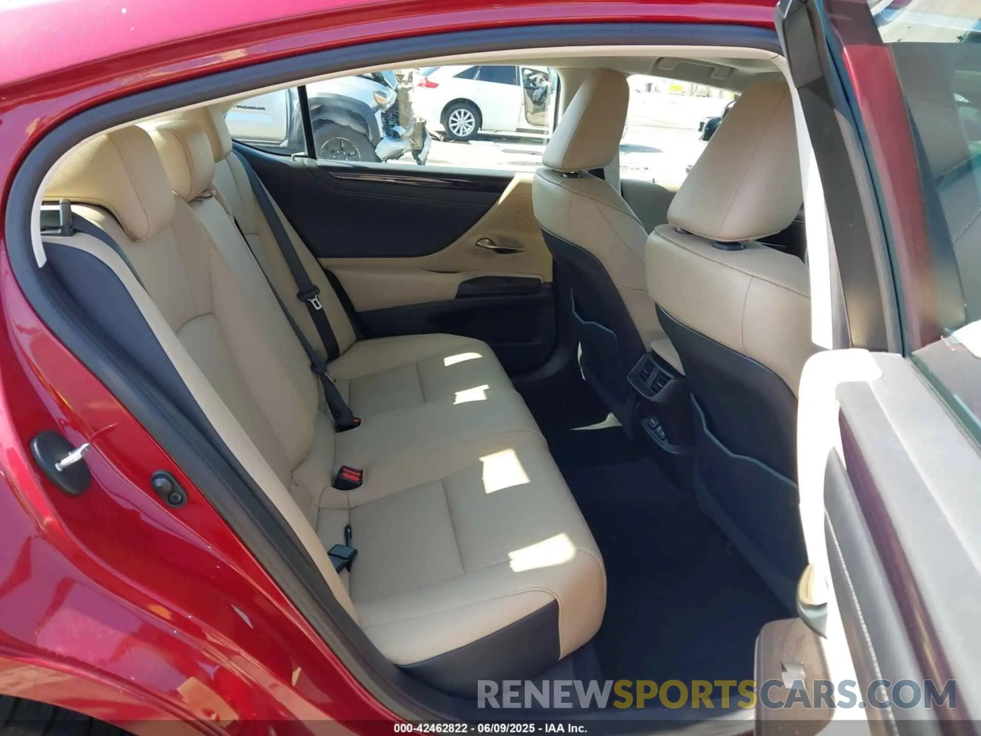 8 Photograph of a damaged car 58ADZ1B17LU053721 LEXUS ES 350 2020
