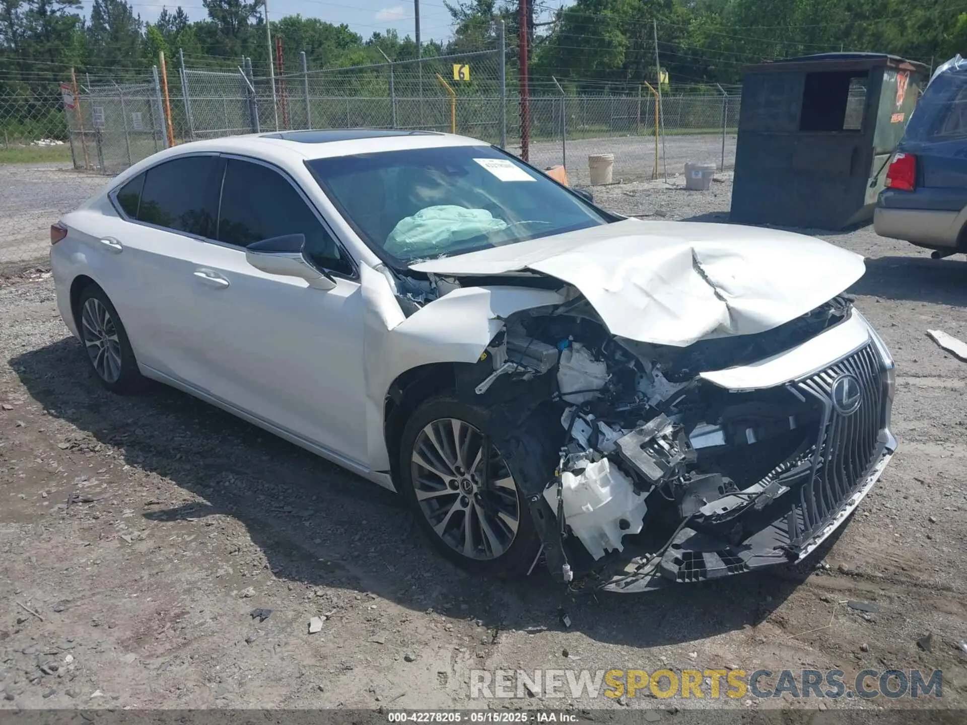 1 Photograph of a damaged car 58ADZ1B17LU074973 LEXUS ES 350 2020