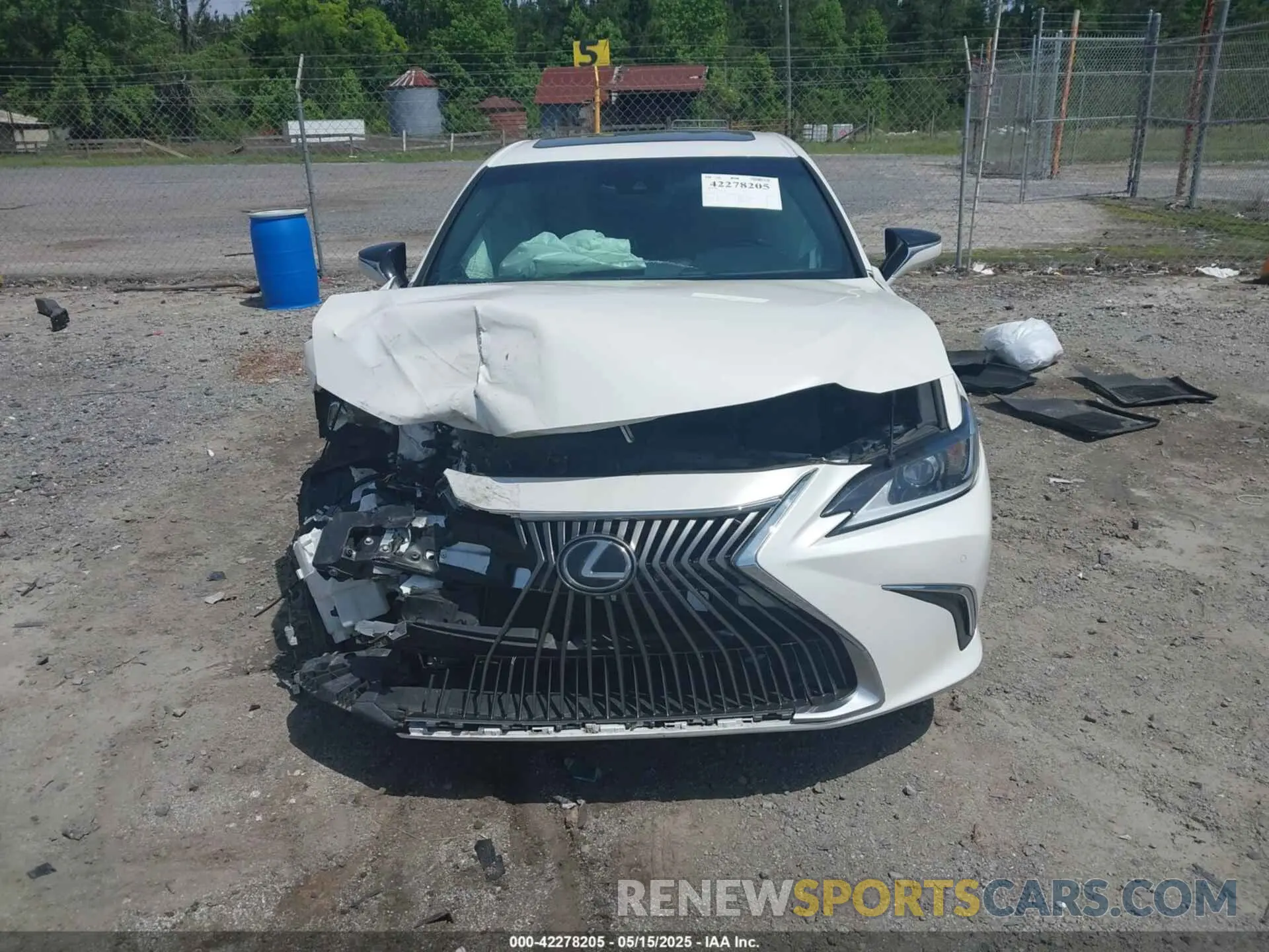 11 Photograph of a damaged car 58ADZ1B17LU074973 LEXUS ES 350 2020